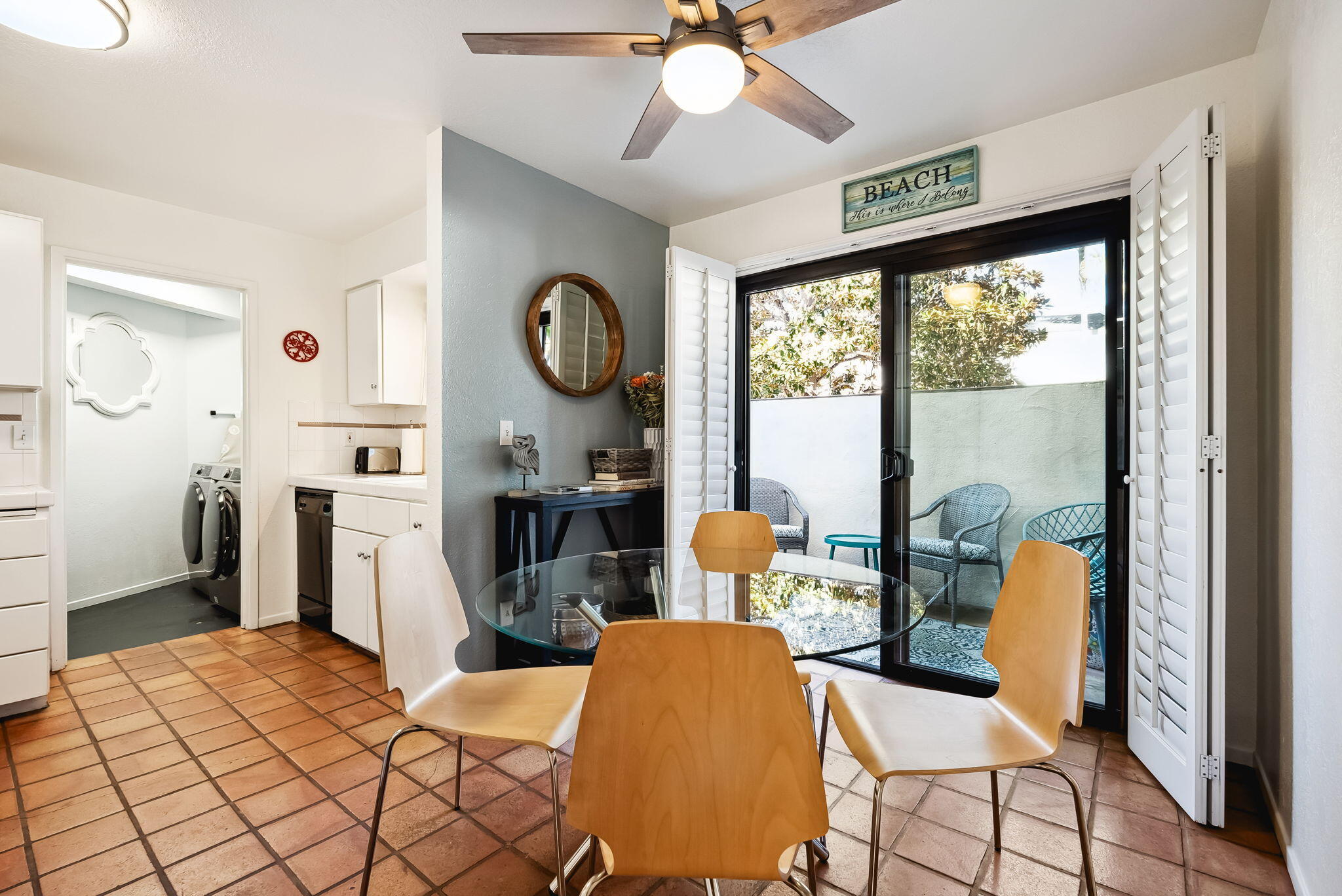 128 W Yanonali Street