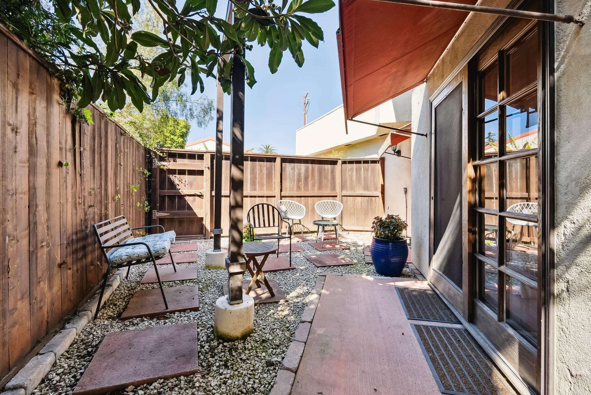 128 W Yanonali Street