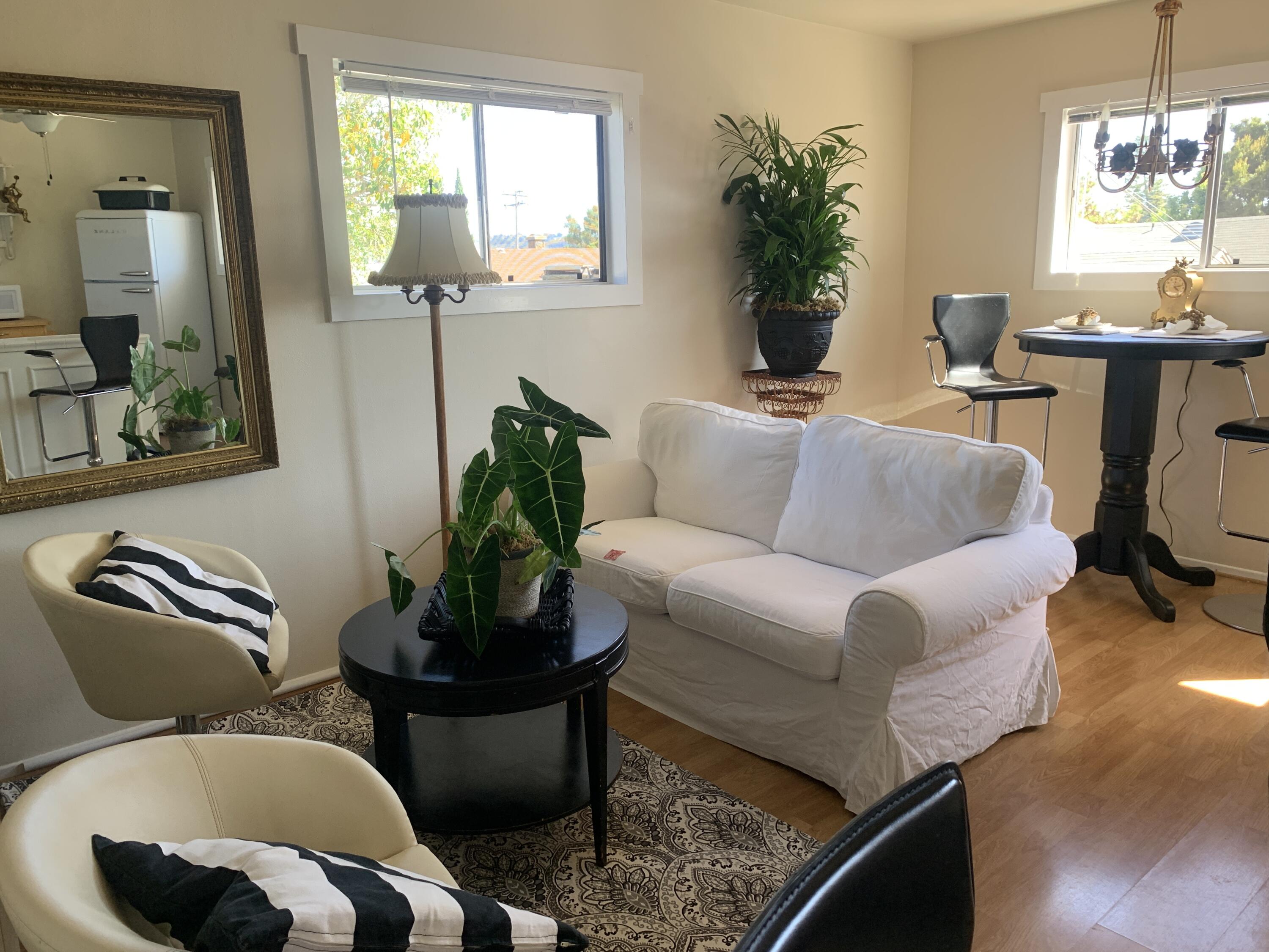 2528 De La Vina Street