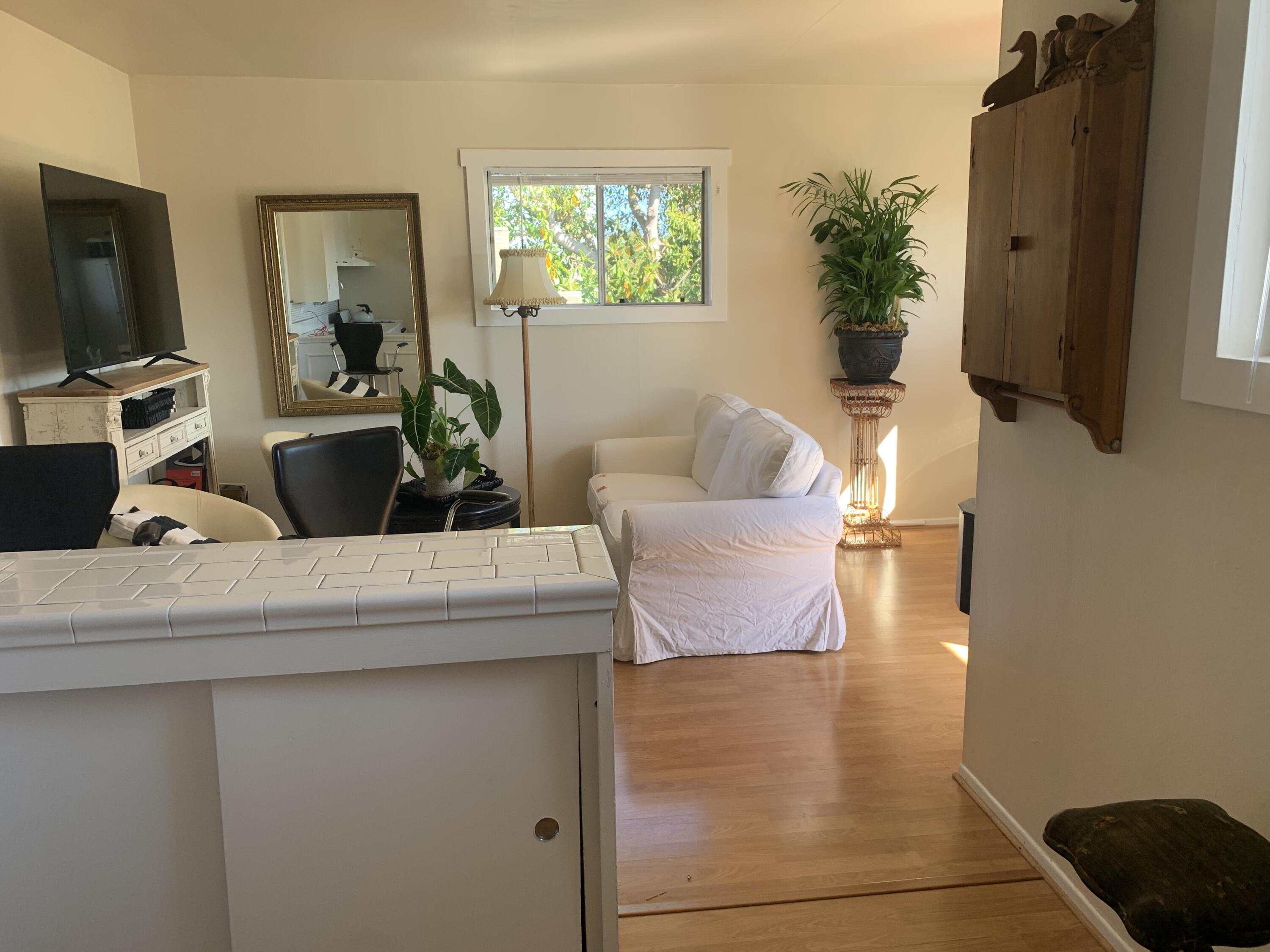 2528 De La Vina Street