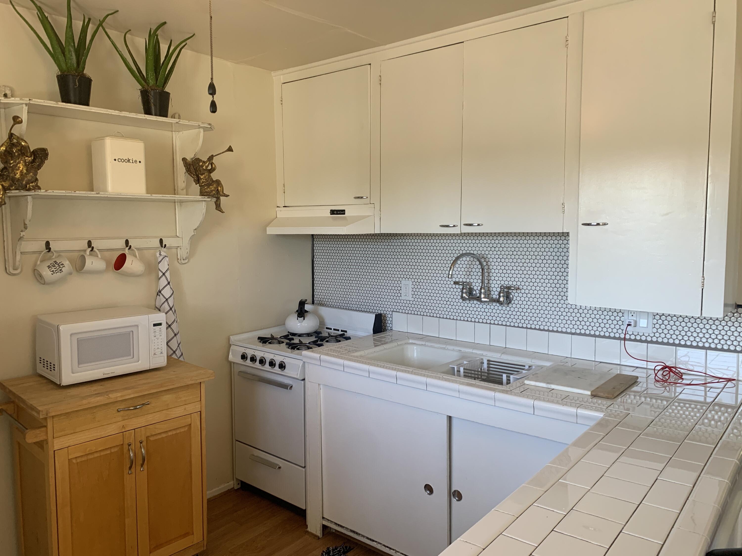 2528 De La Vina Street