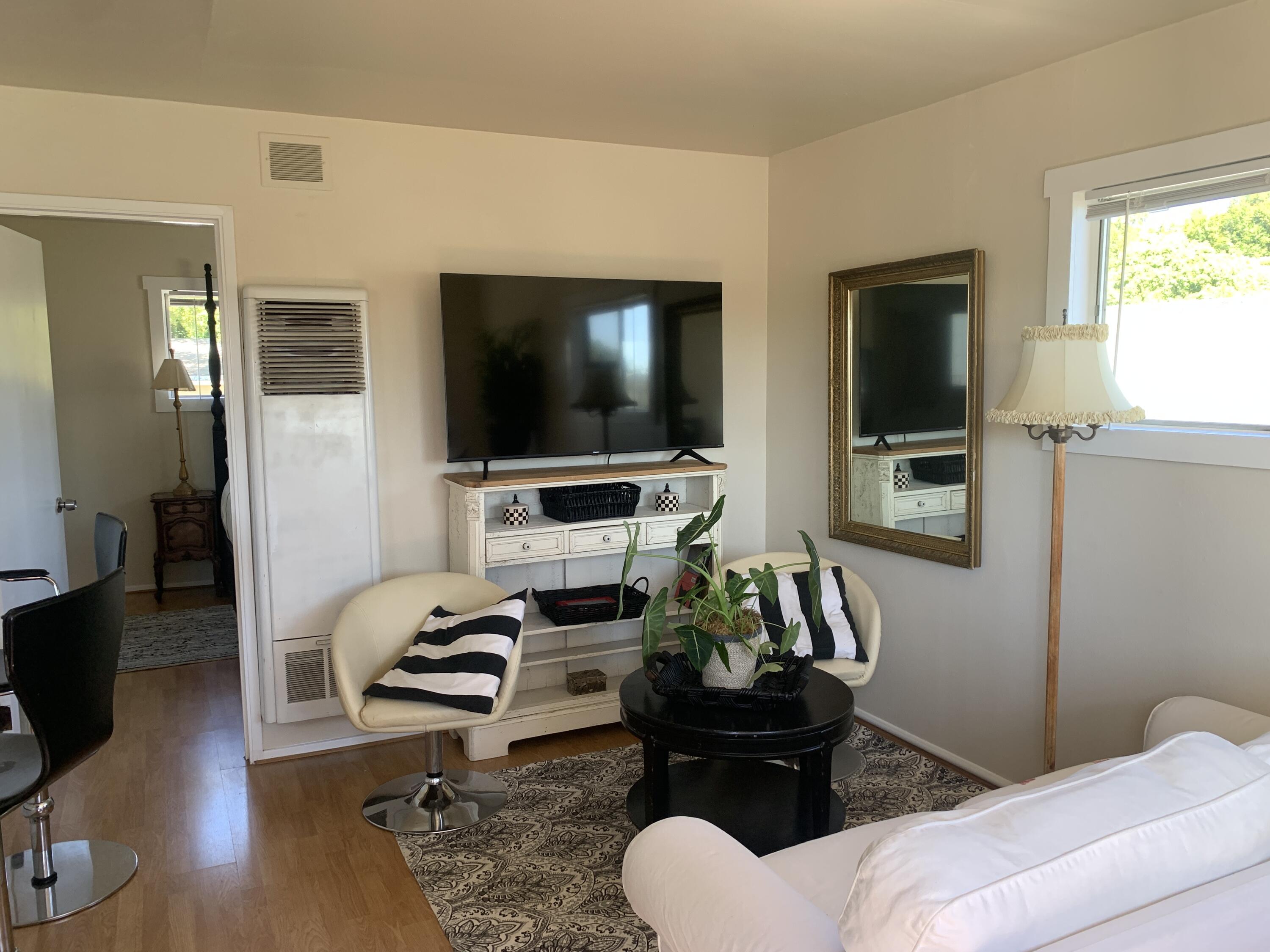 2528 De La Vina Street