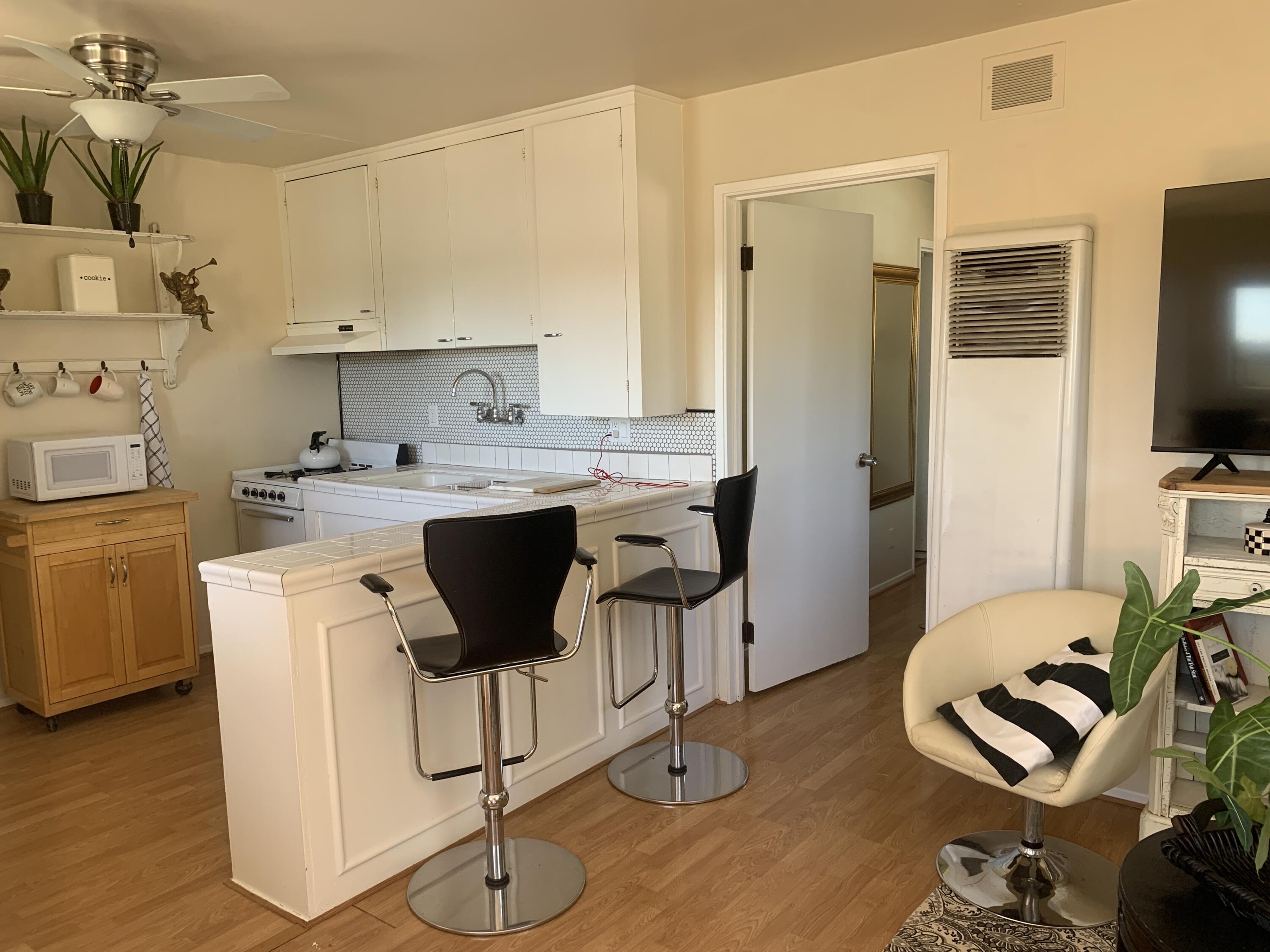 2528 De La Vina Street