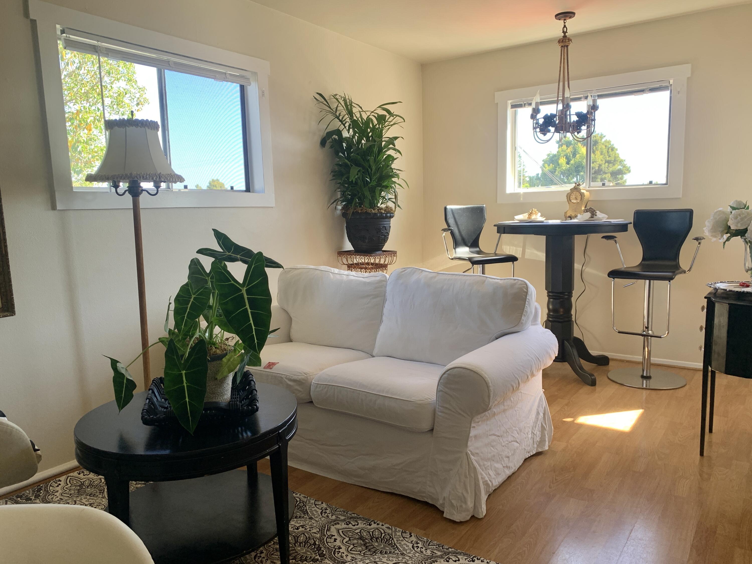 2528 De La Vina Street