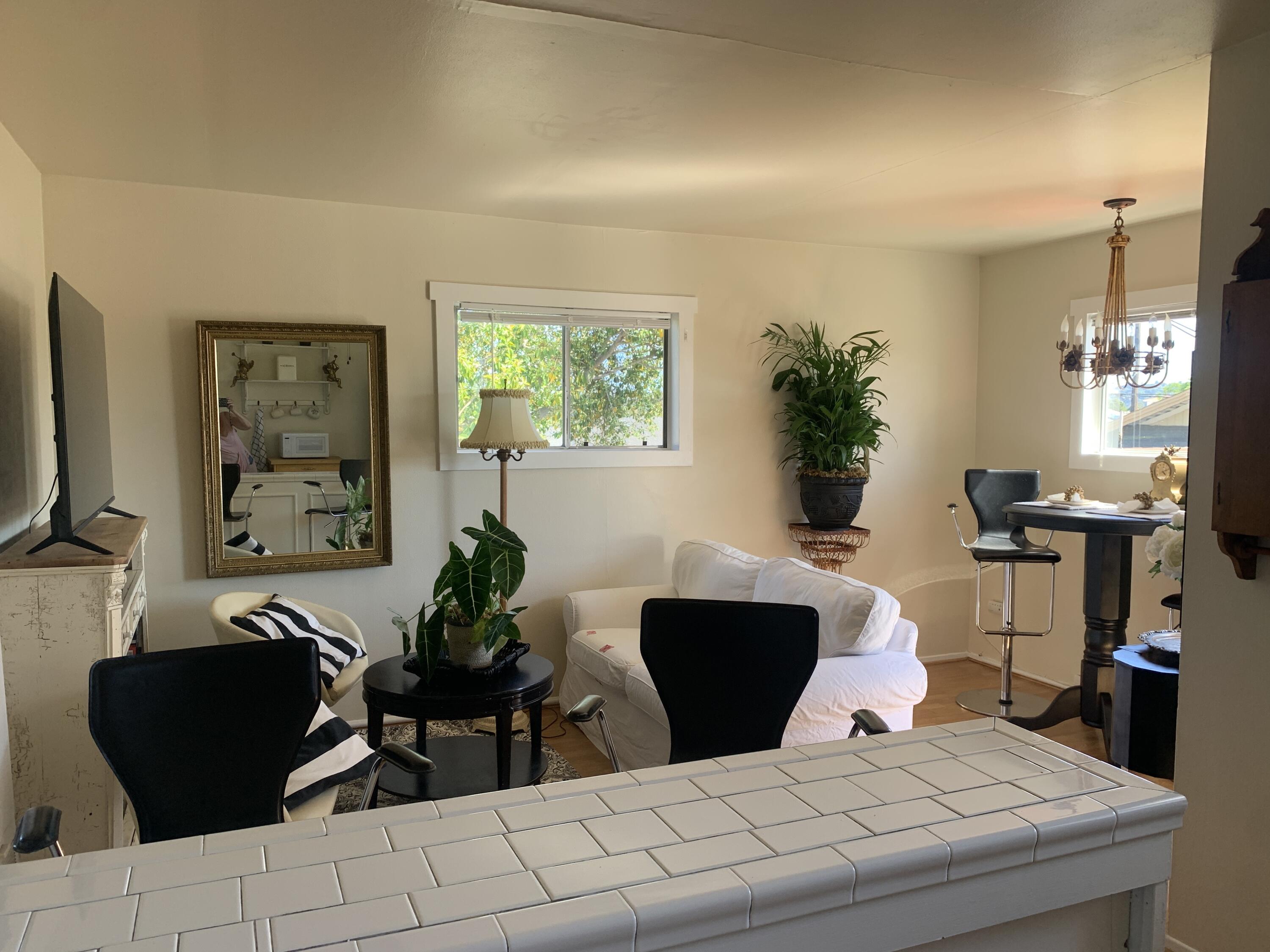 2528 De La Vina Street