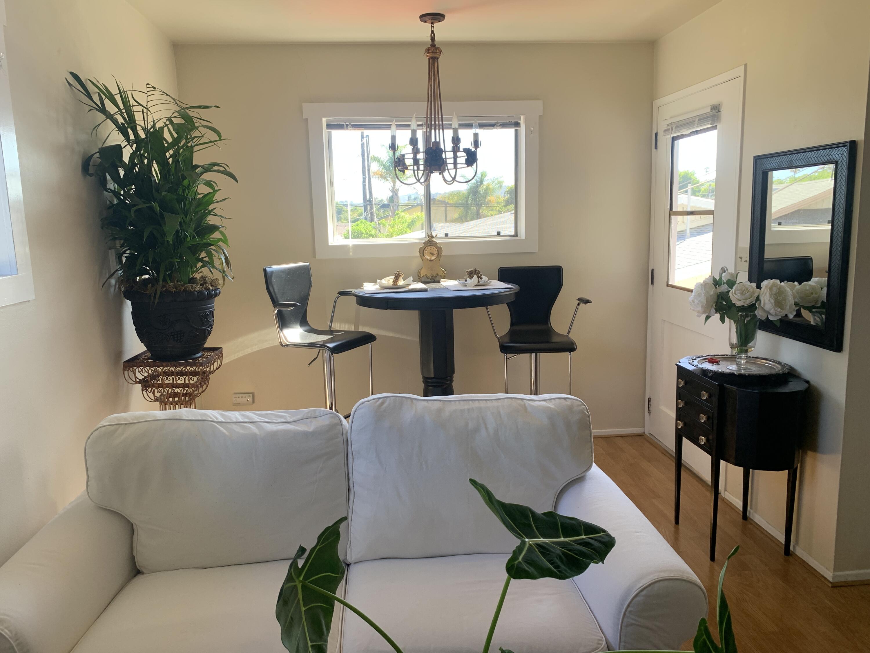 2528 De La Vina Street