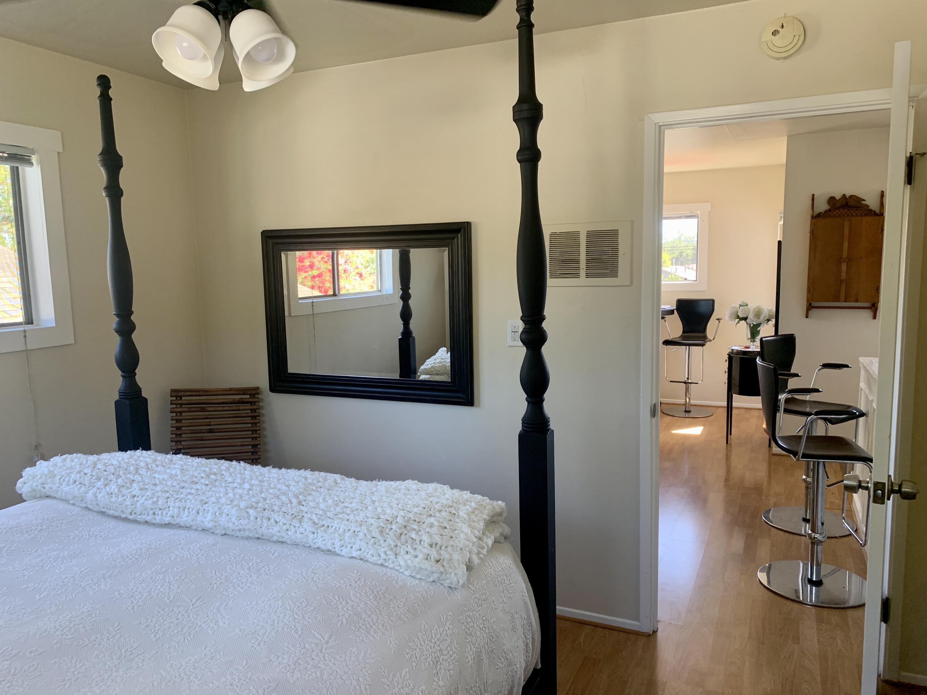 2528 De La Vina Street