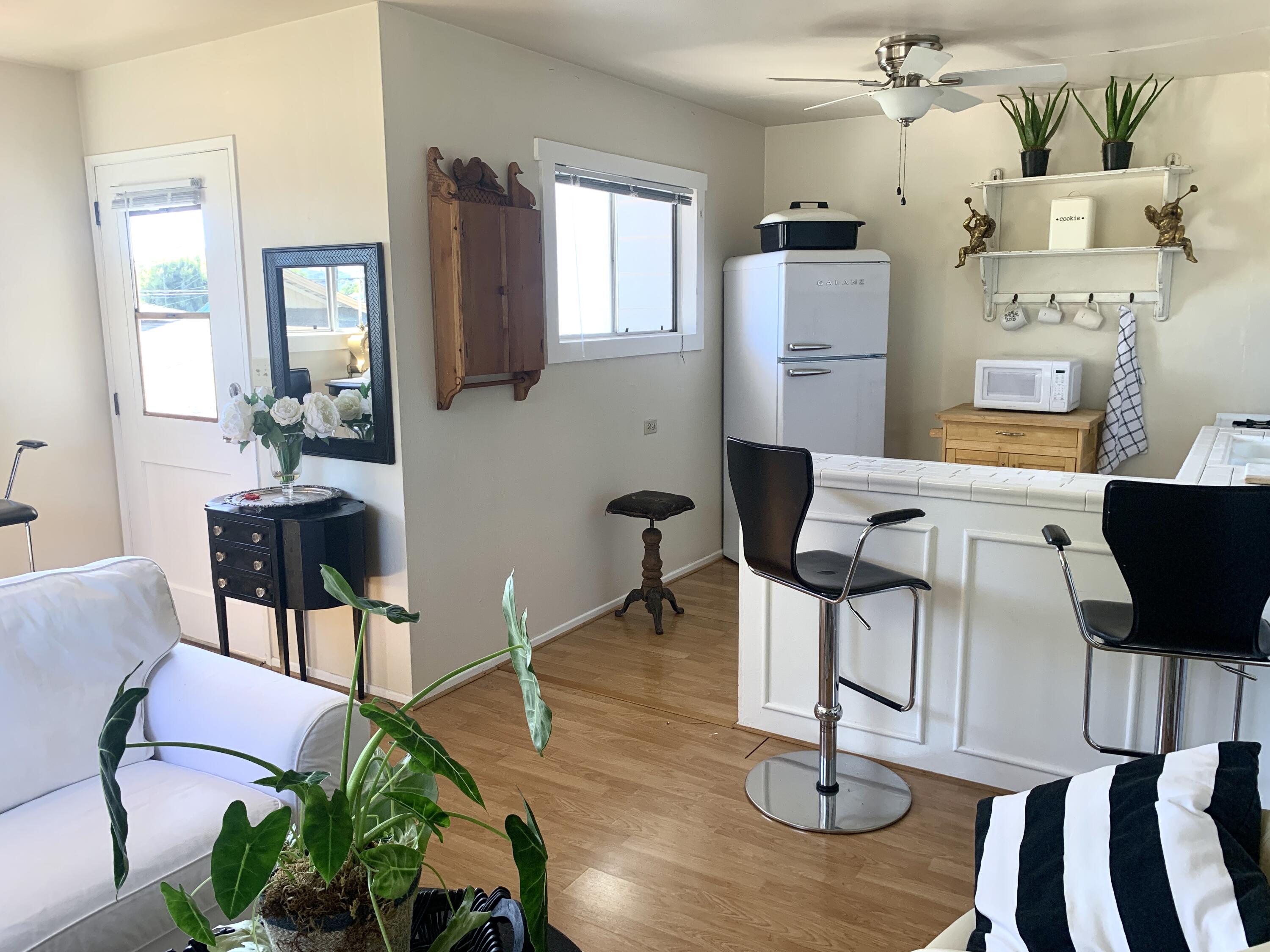 2528 De La Vina Street