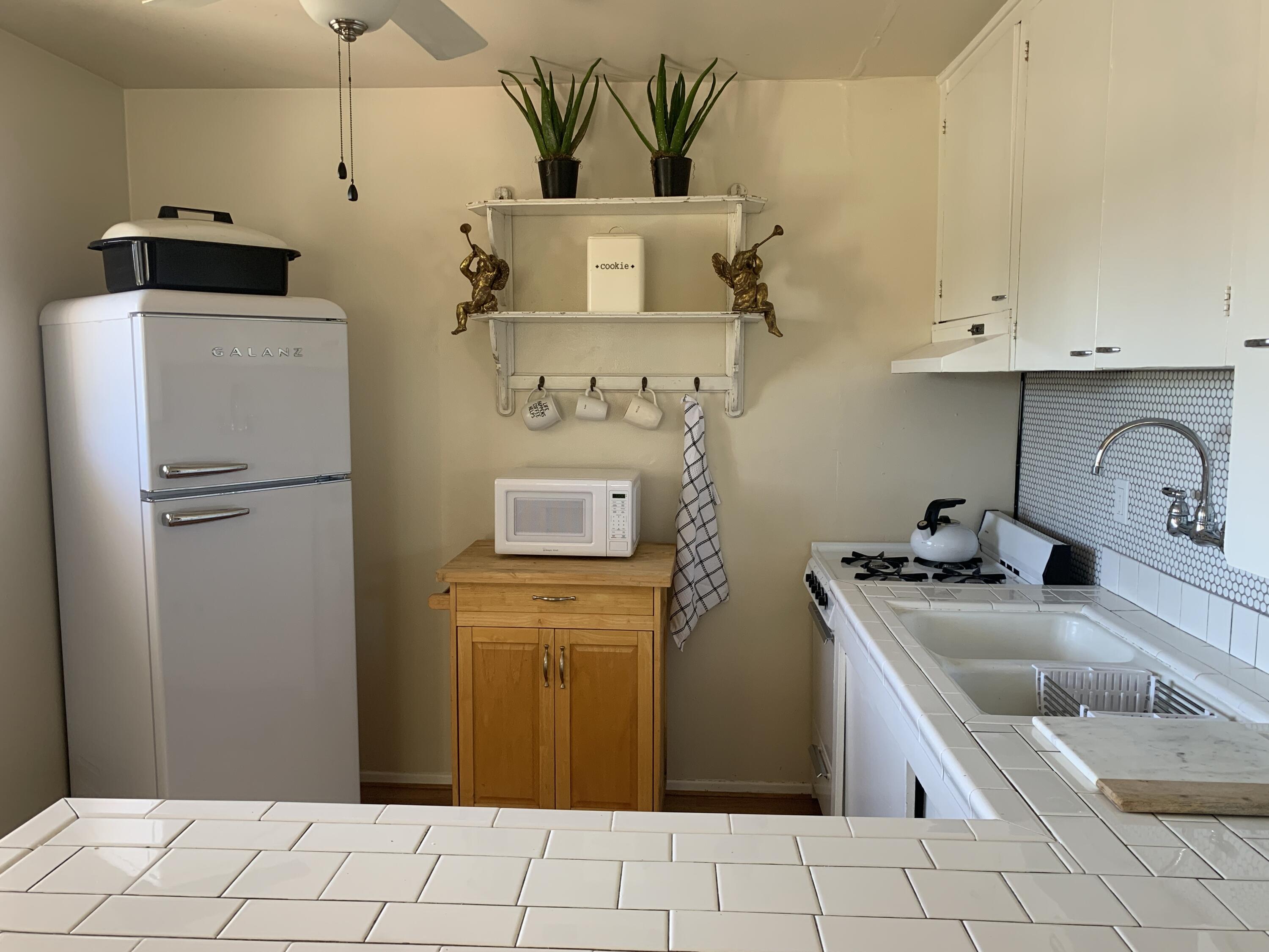 2528 De La Vina Street