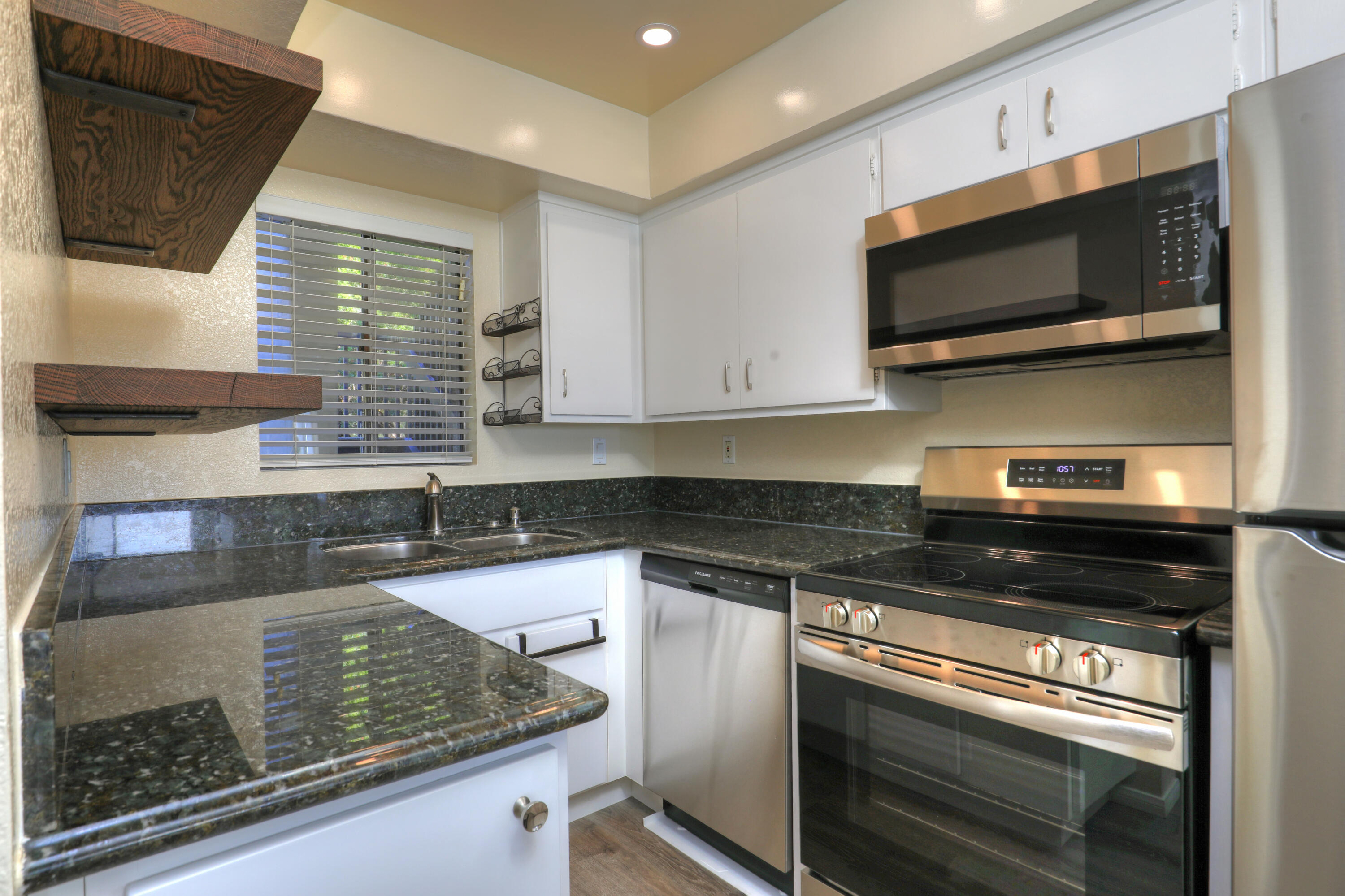 3375 Foothill Road, 323