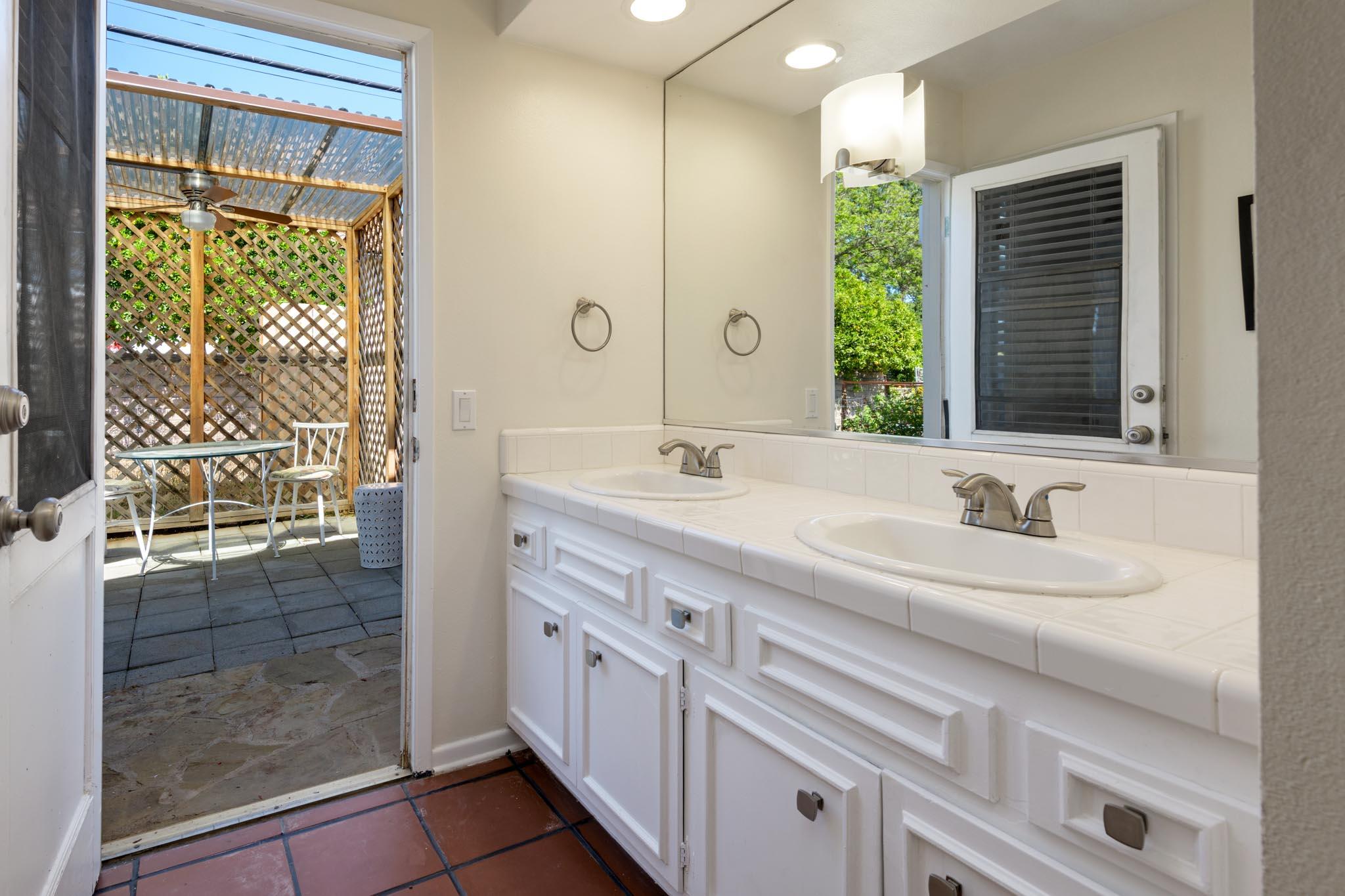 5515 Longfellow Drive