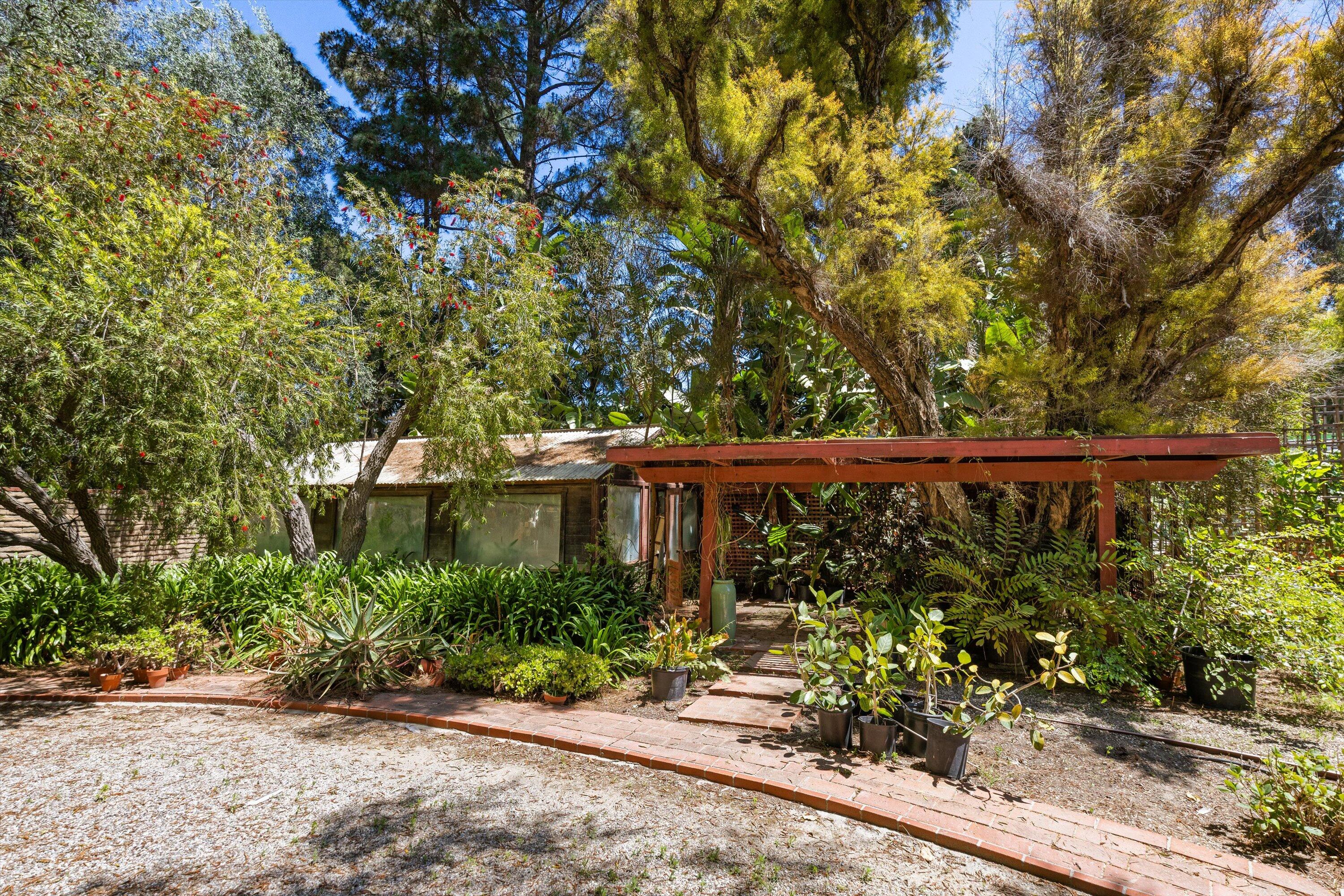 1048 E La Loma Avenue