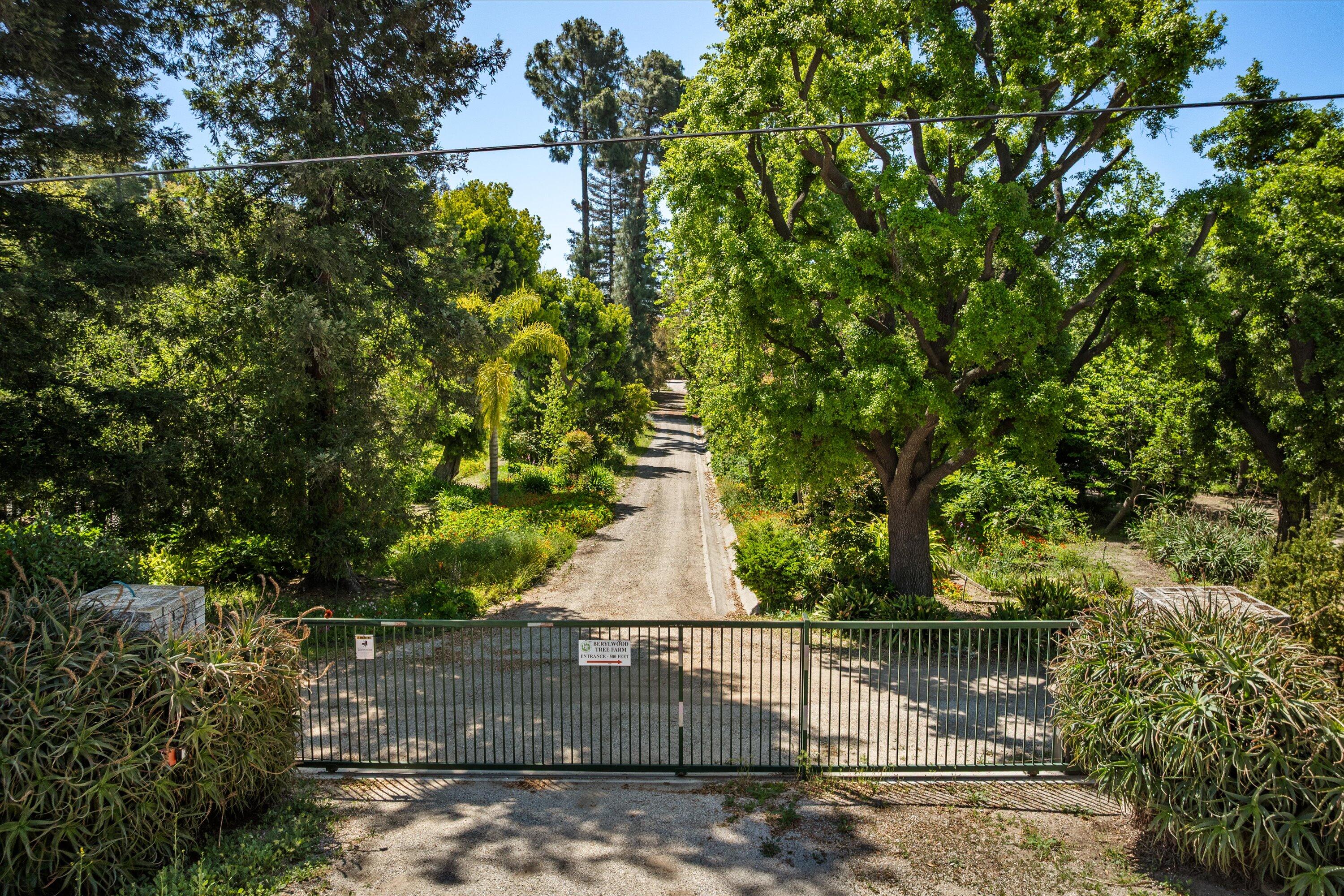 1048 E La Loma Avenue