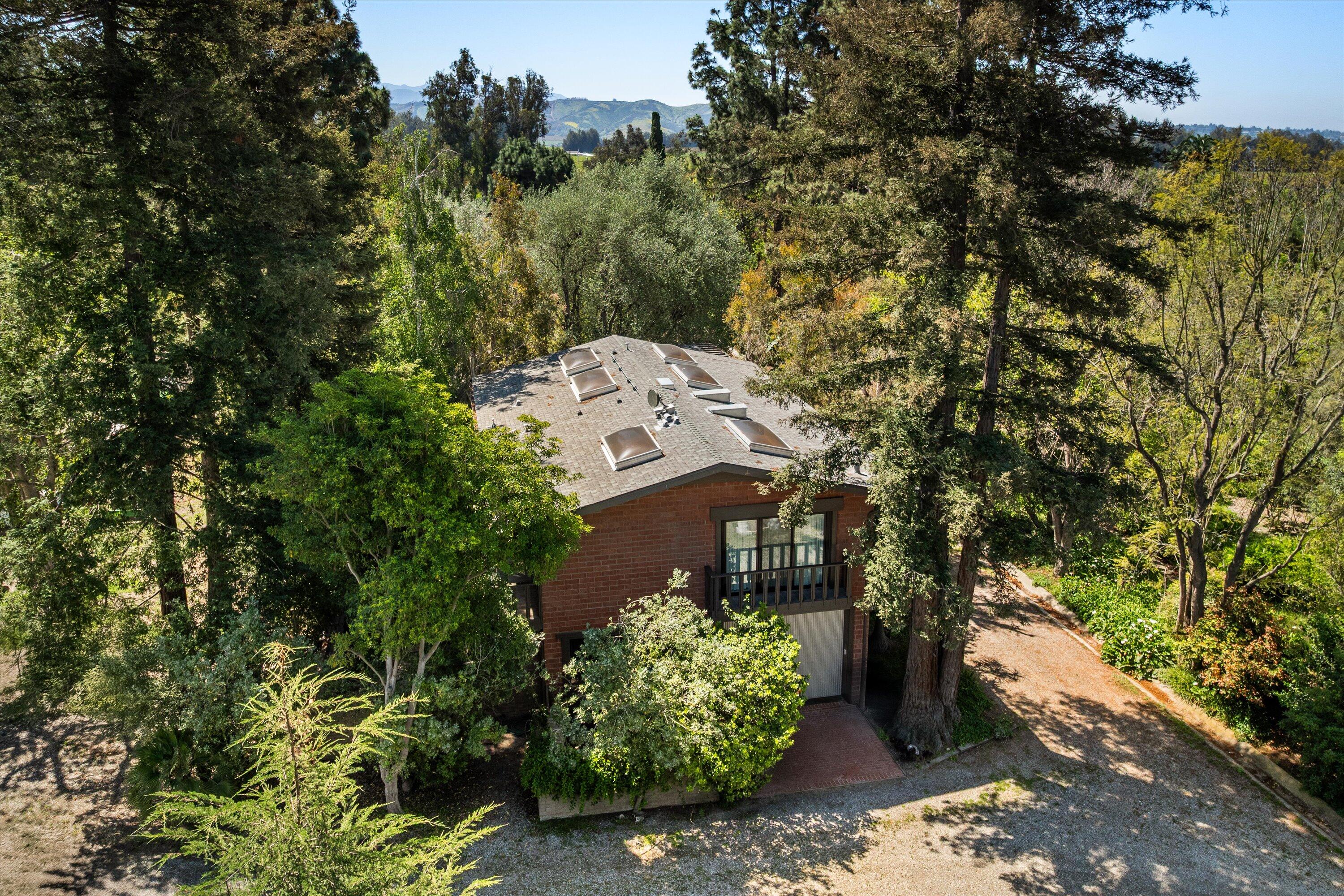 1048 E La Loma Avenue