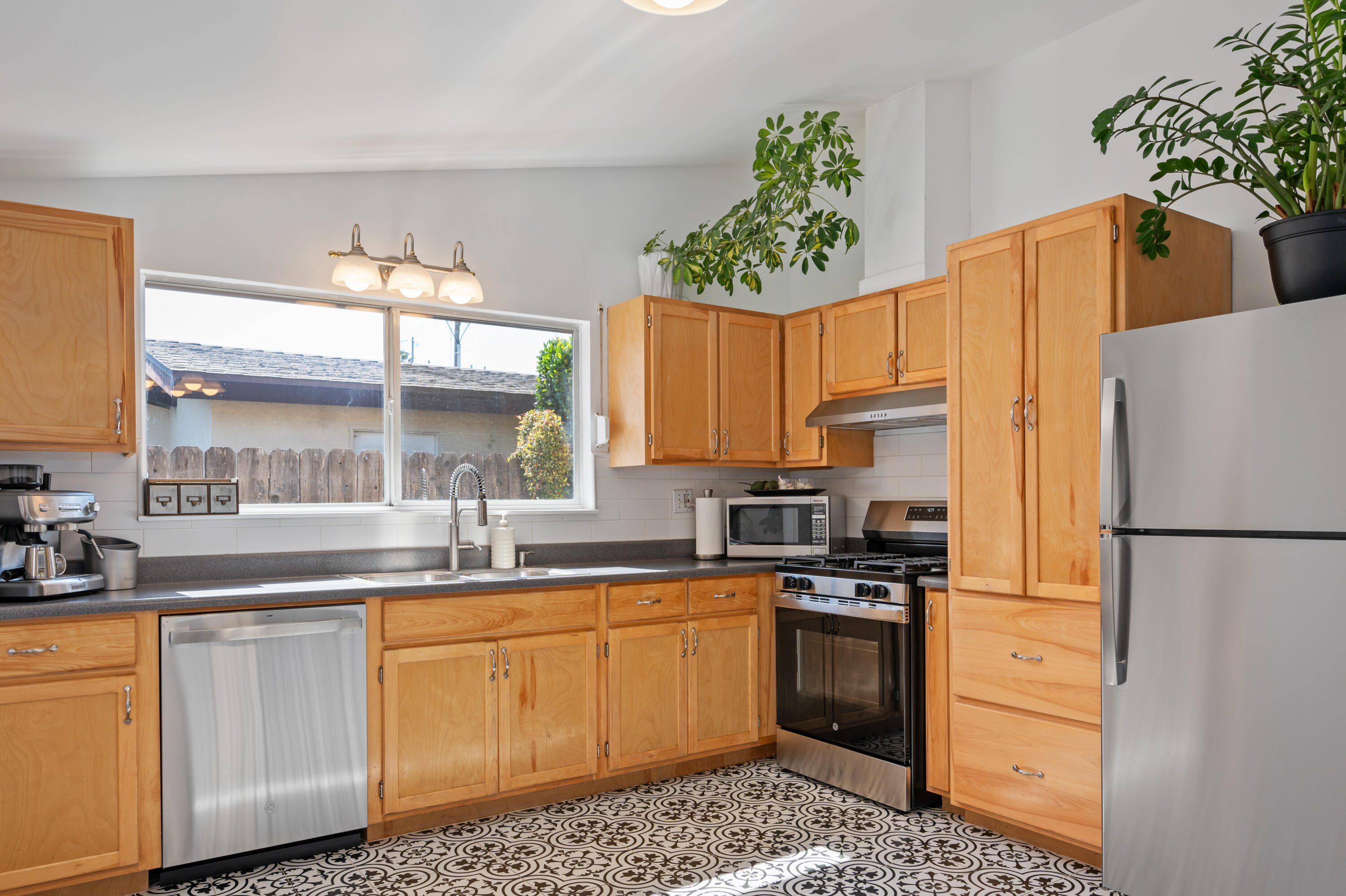 320 E North Avenue