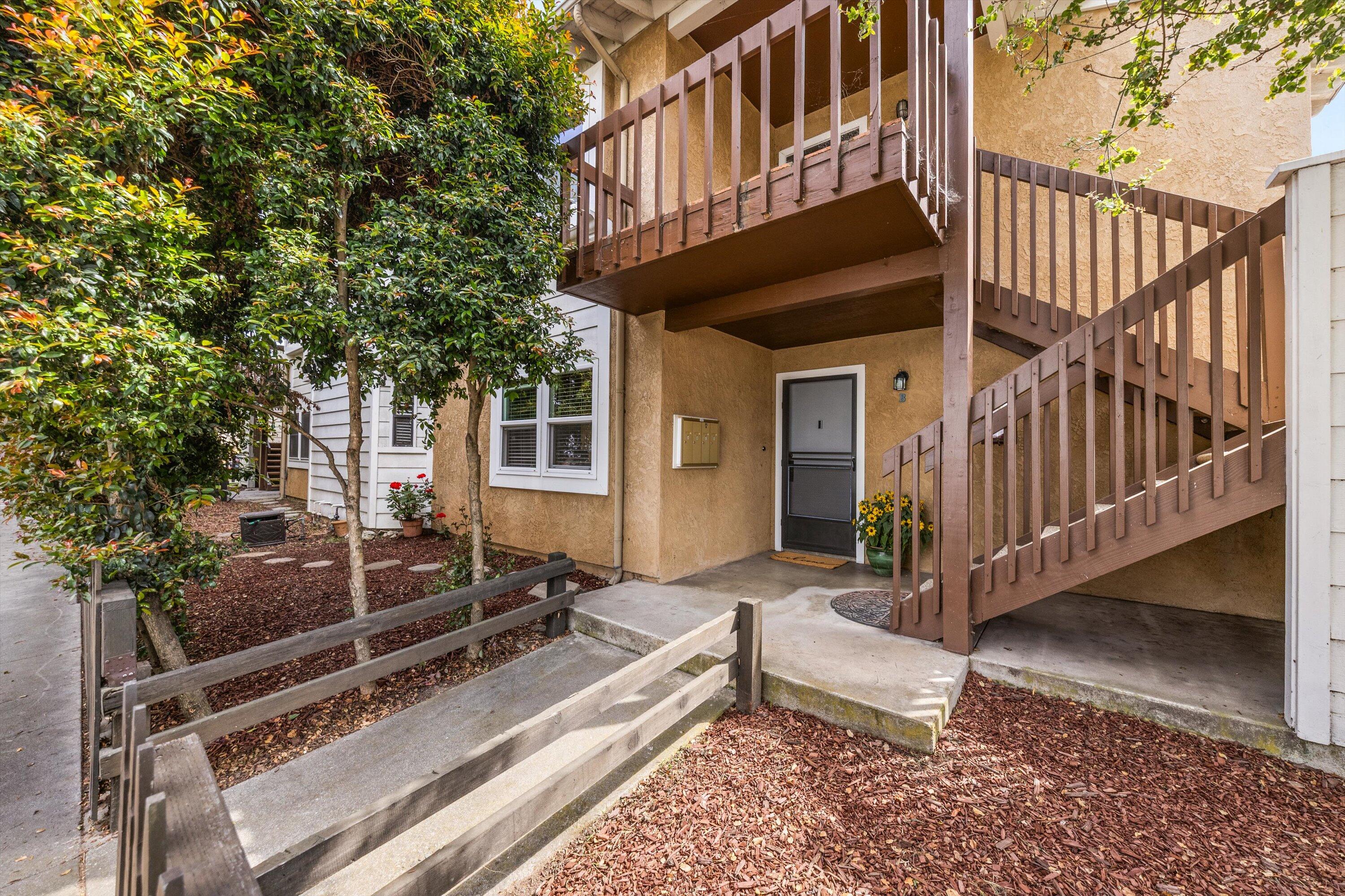 1407 San Pascual Street B