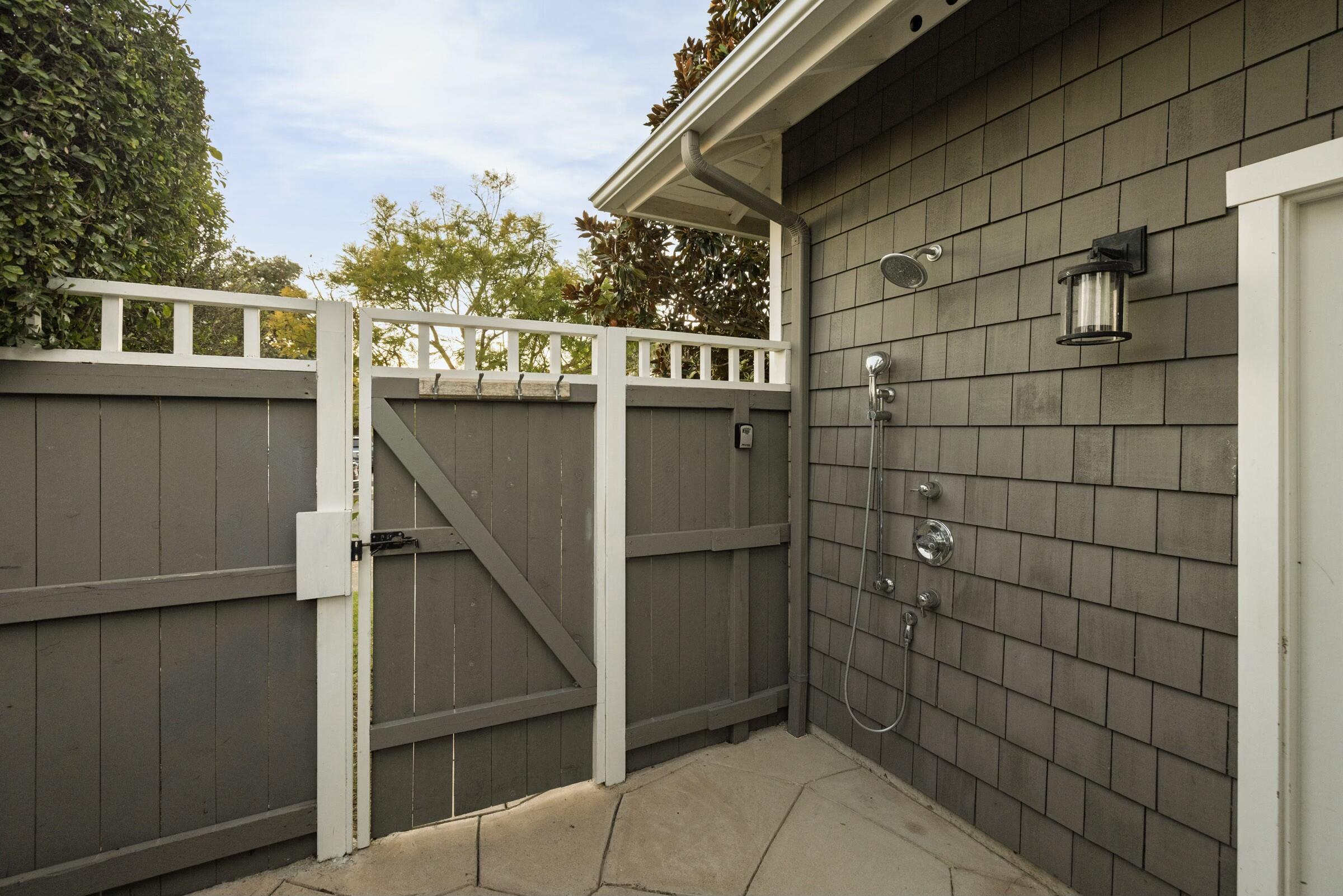 122 Los Alamos Avenue
