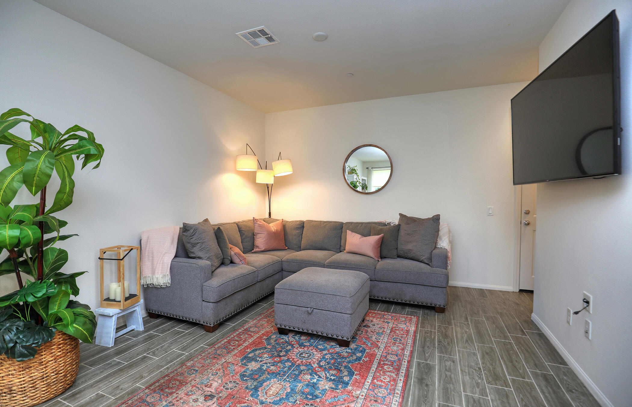 6715 Calle Koral