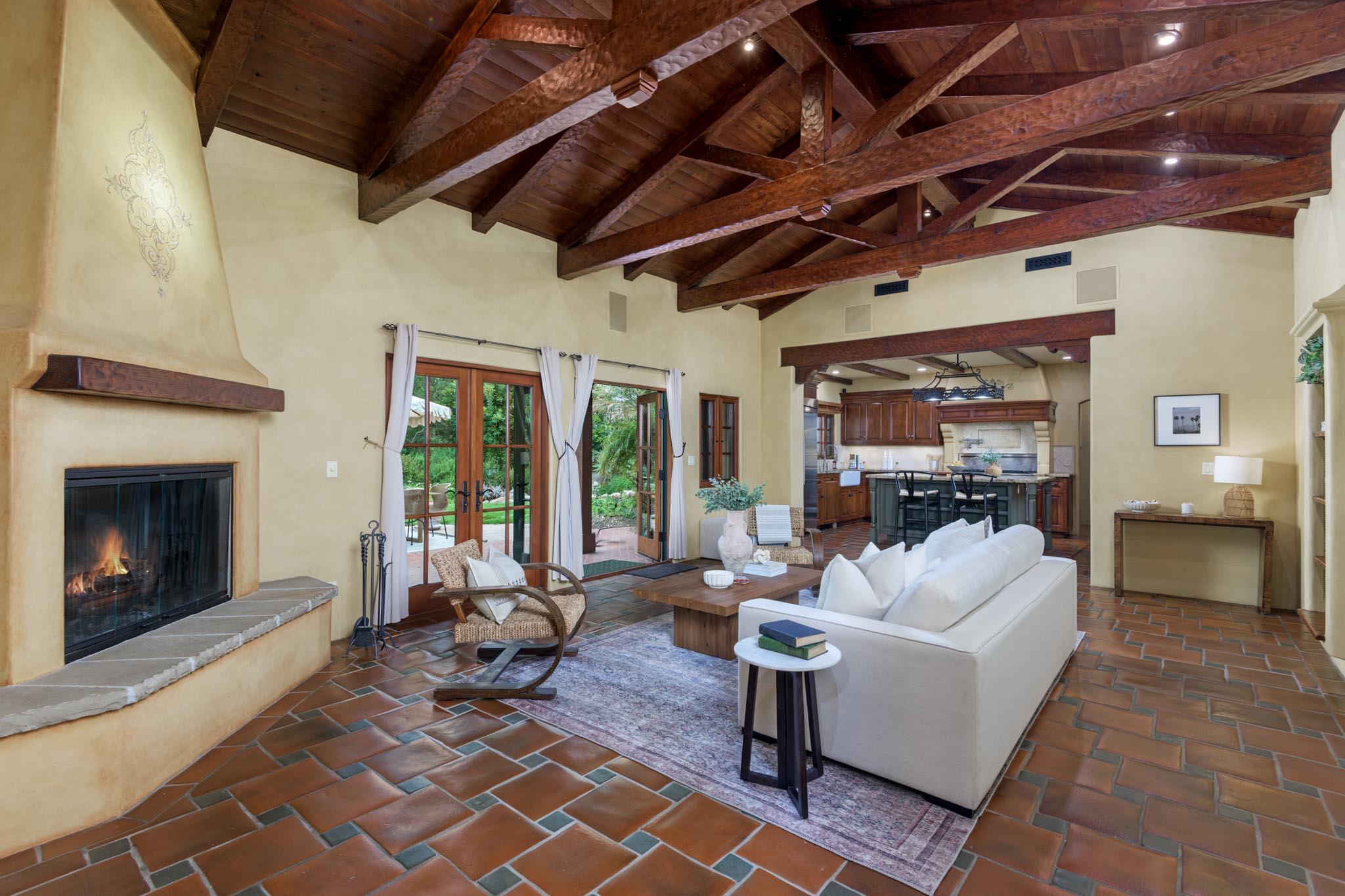 4865 Vieja Drive