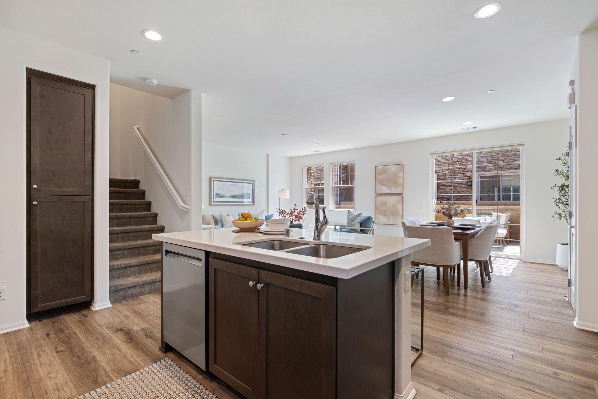 6594 Pipeline Place