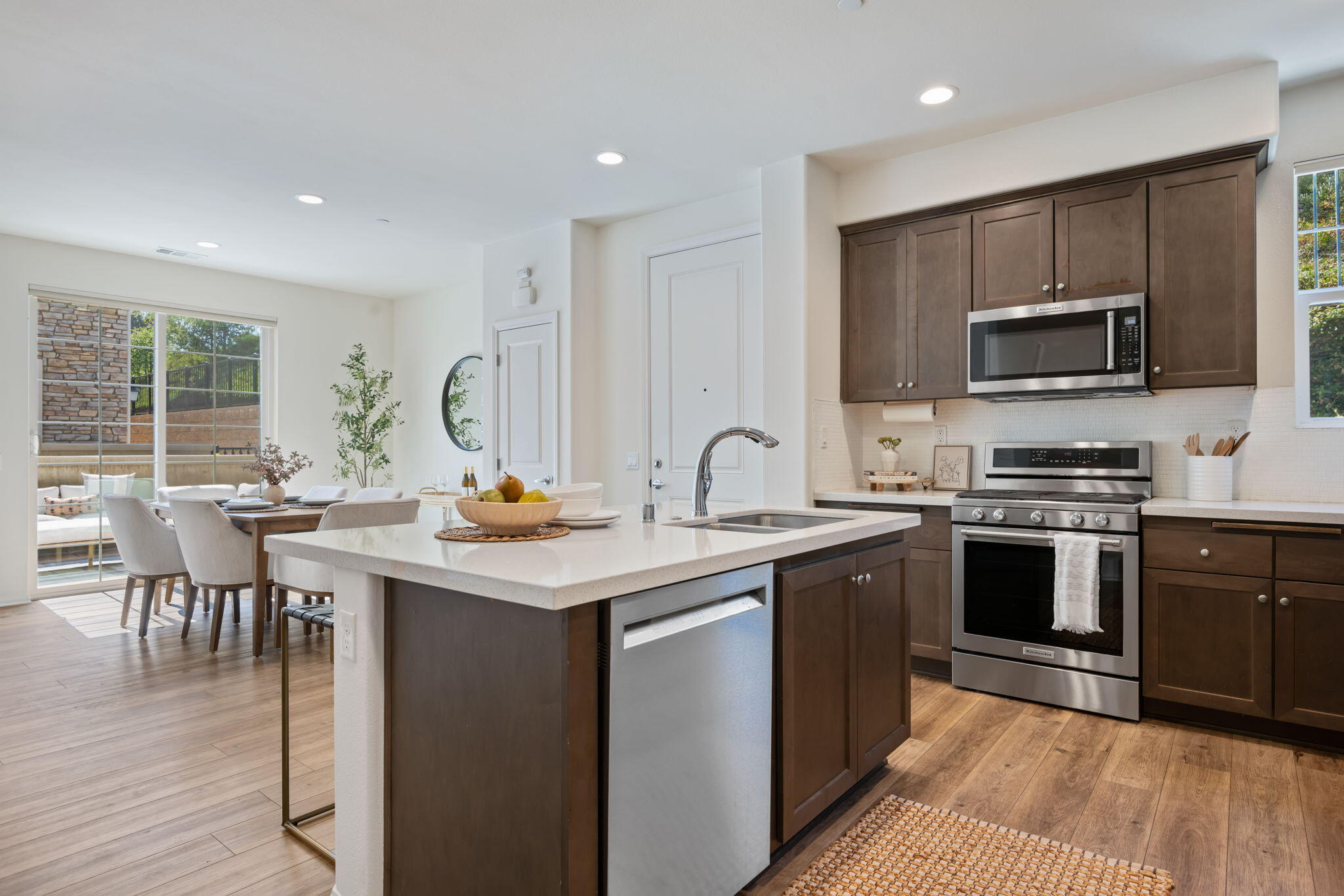 6594 Pipeline Place