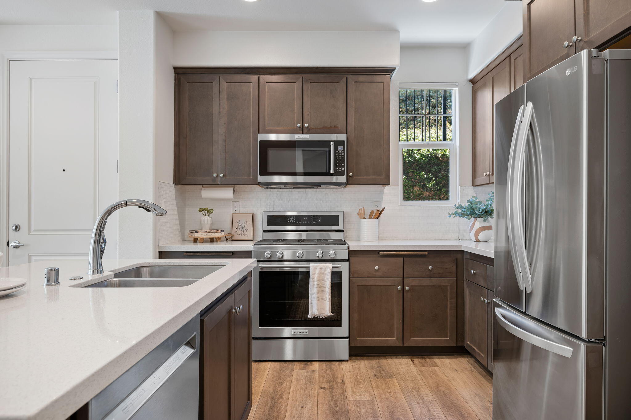 6594 Pipeline Place