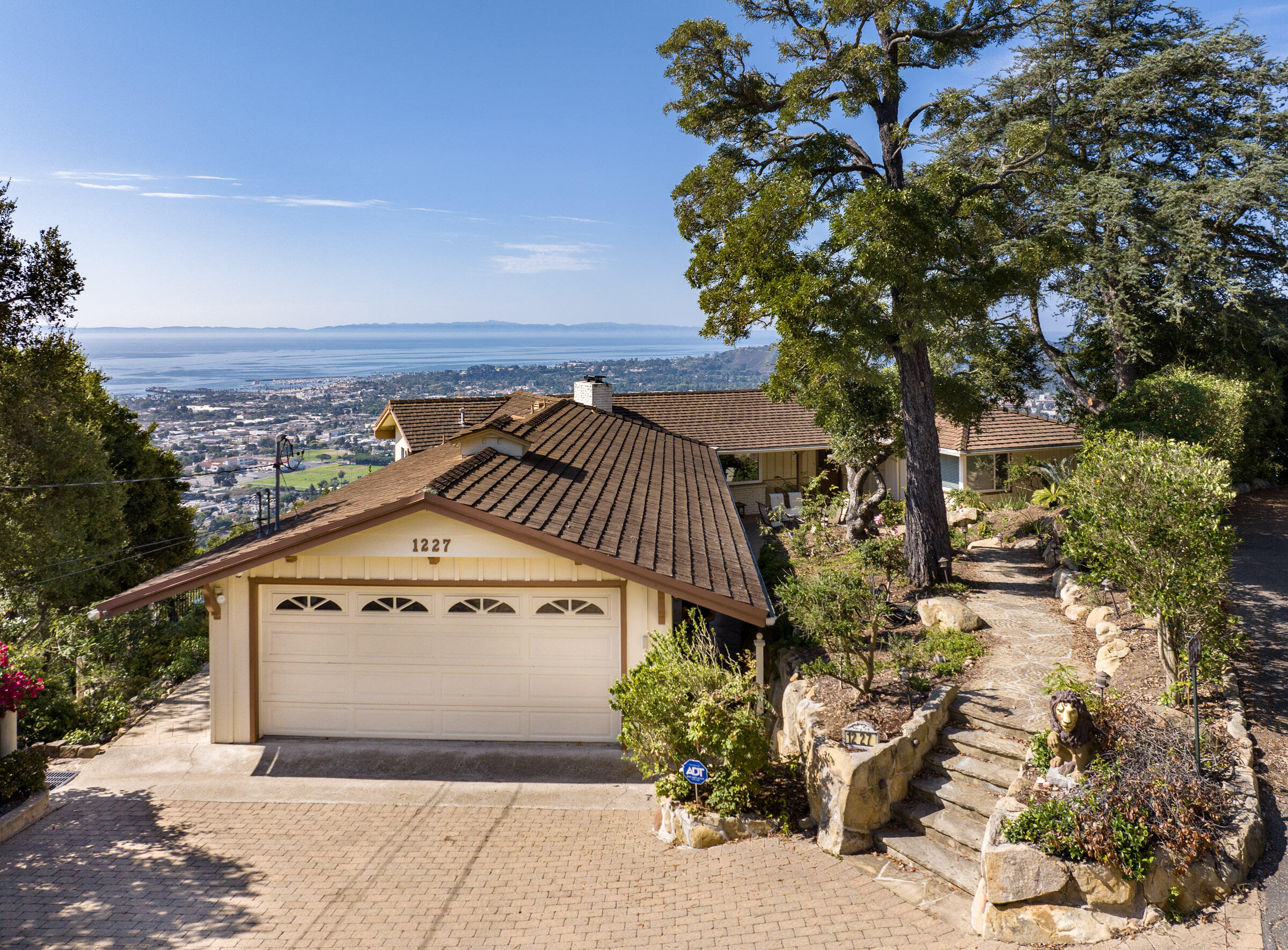 1227 Viscaino Road