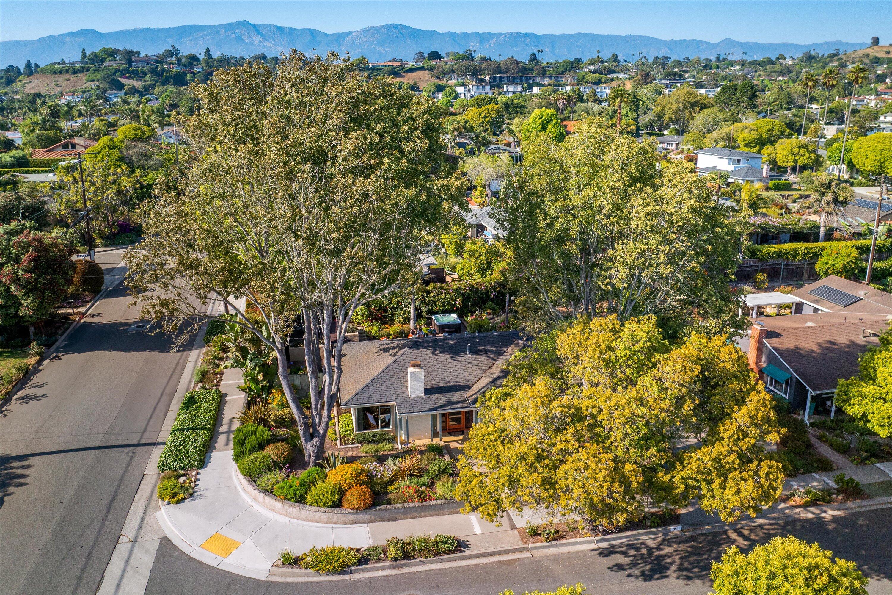 320 Santa Monica Way