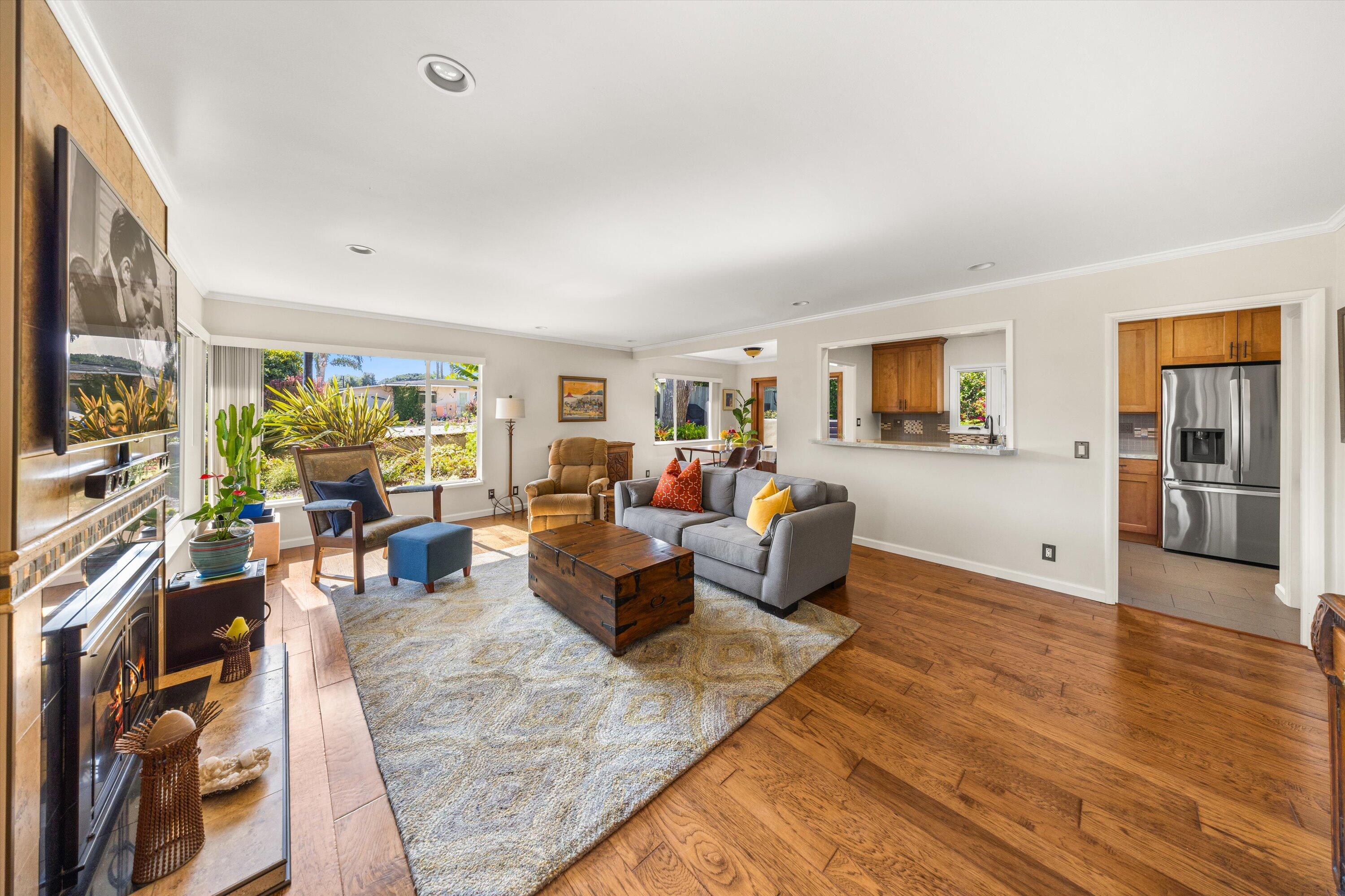 320 Santa Monica Way