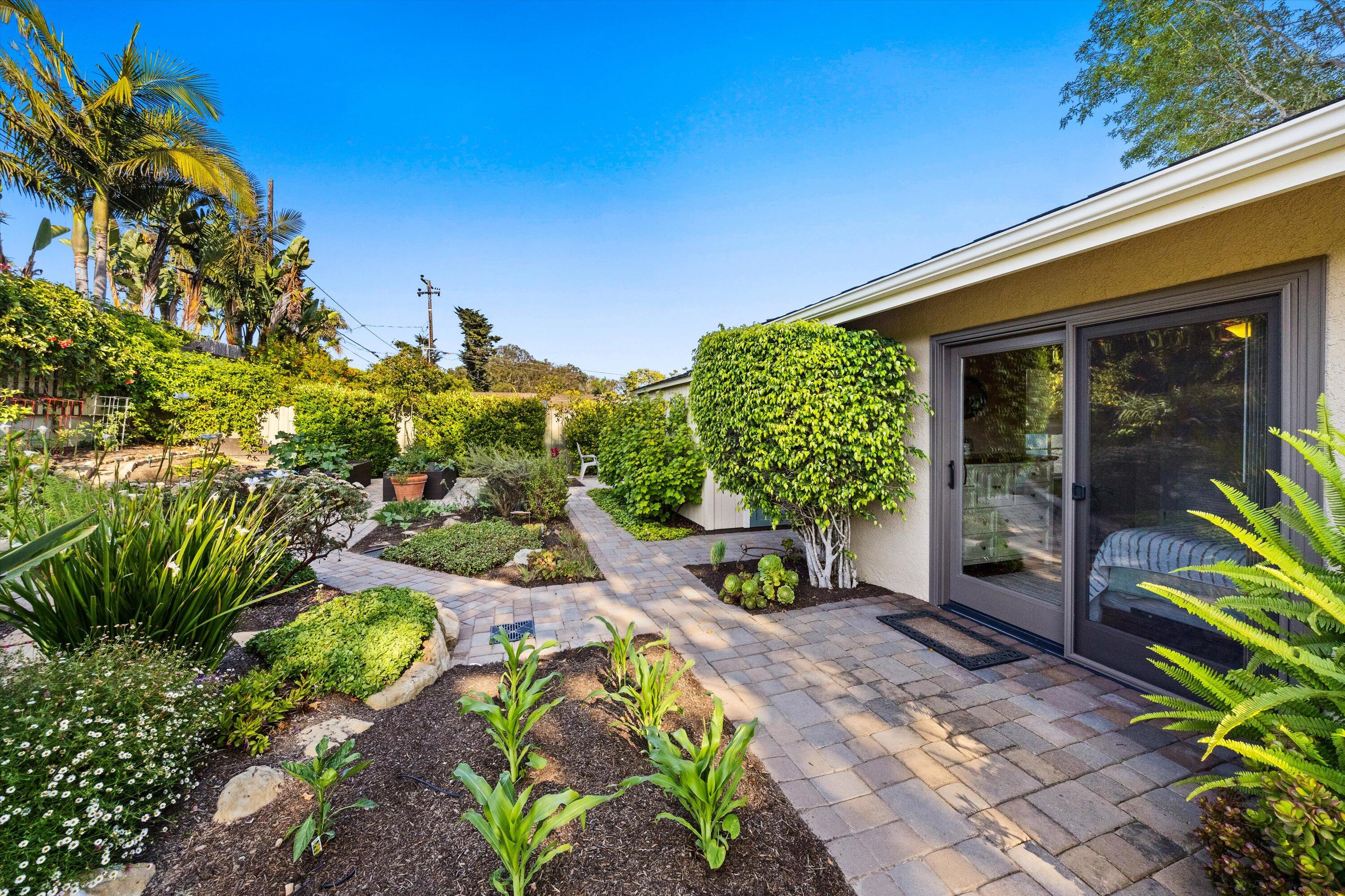 320 Santa Monica Way
