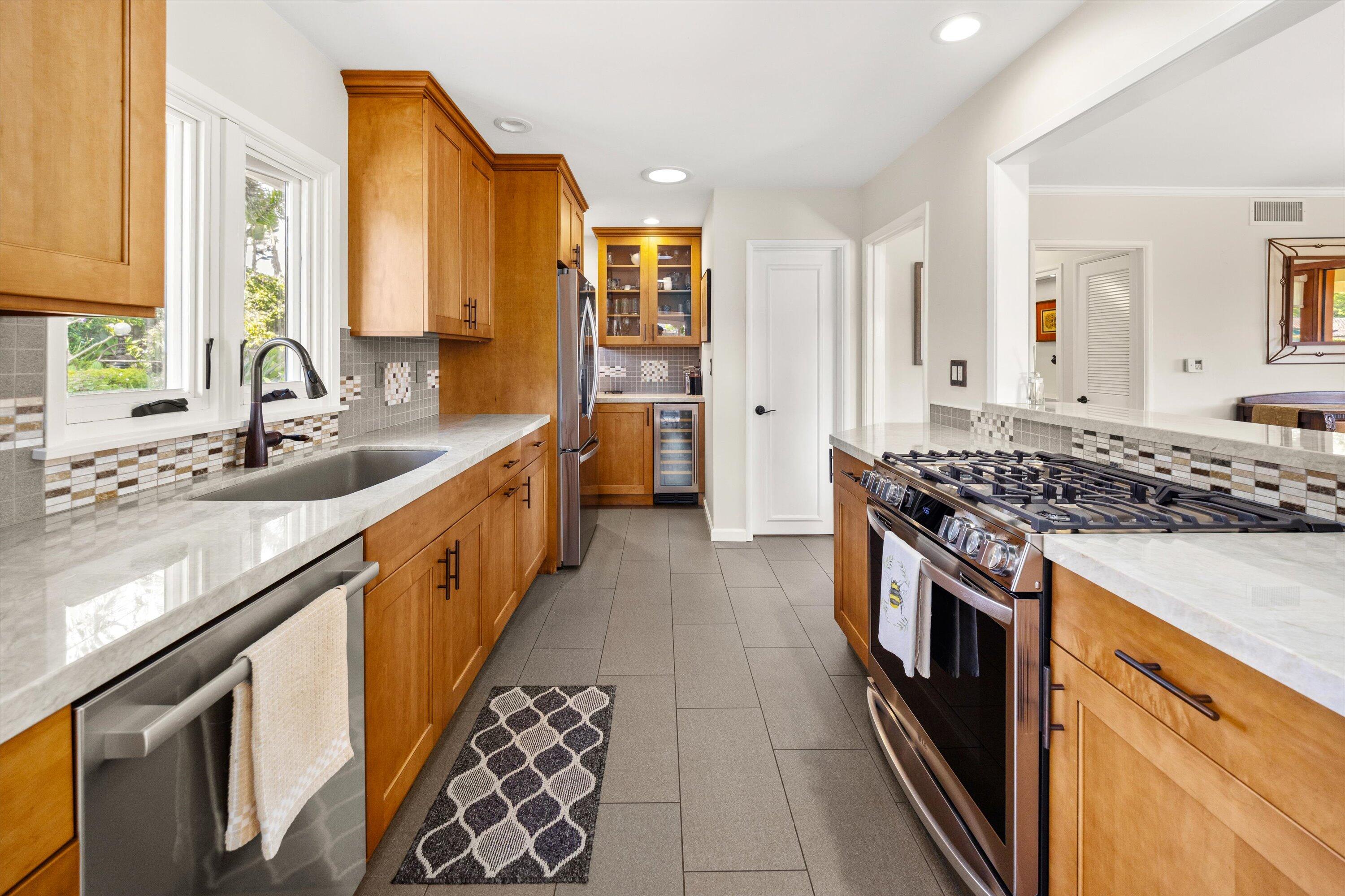 320 Santa Monica Way