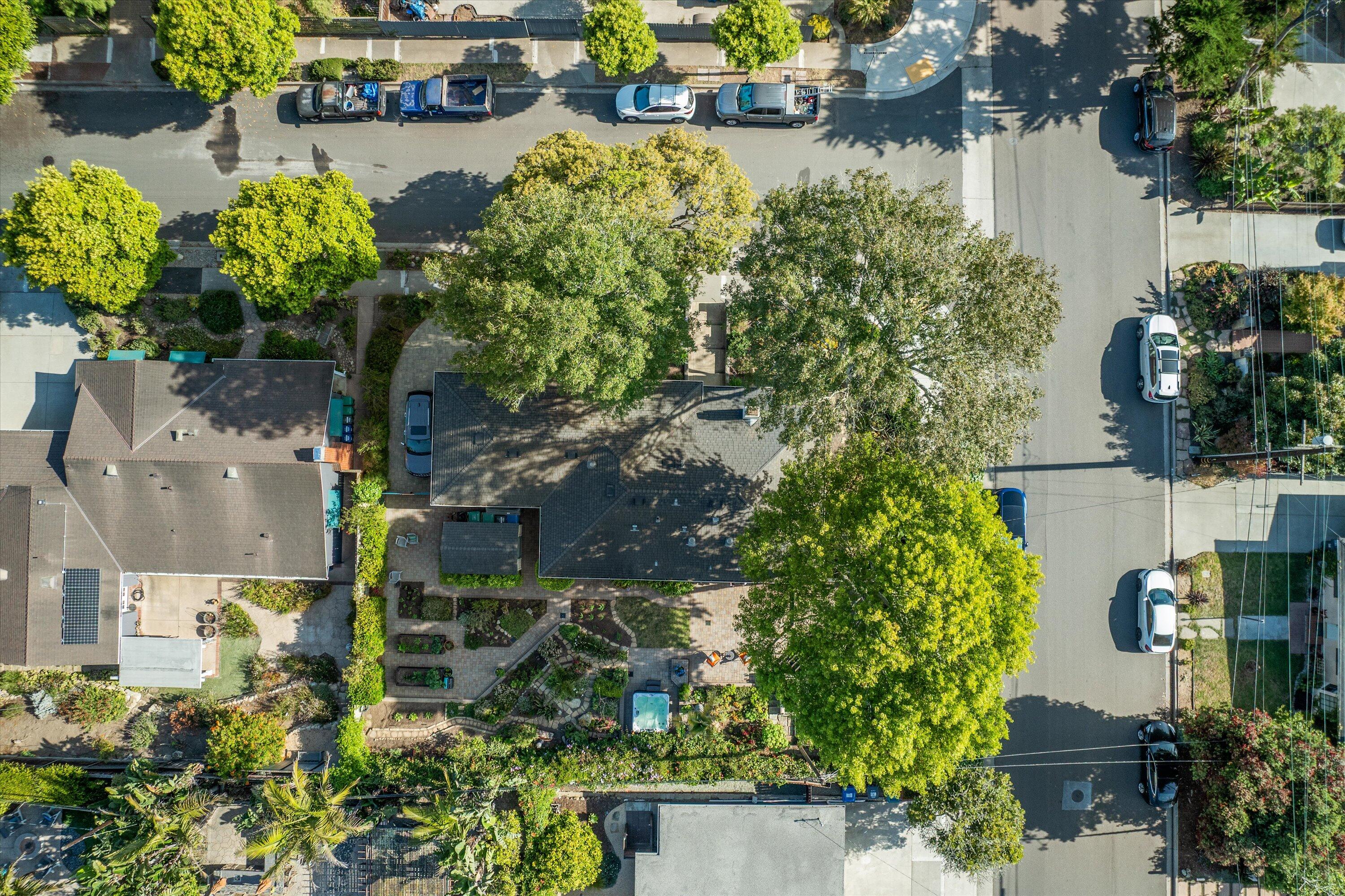320 Santa Monica Way