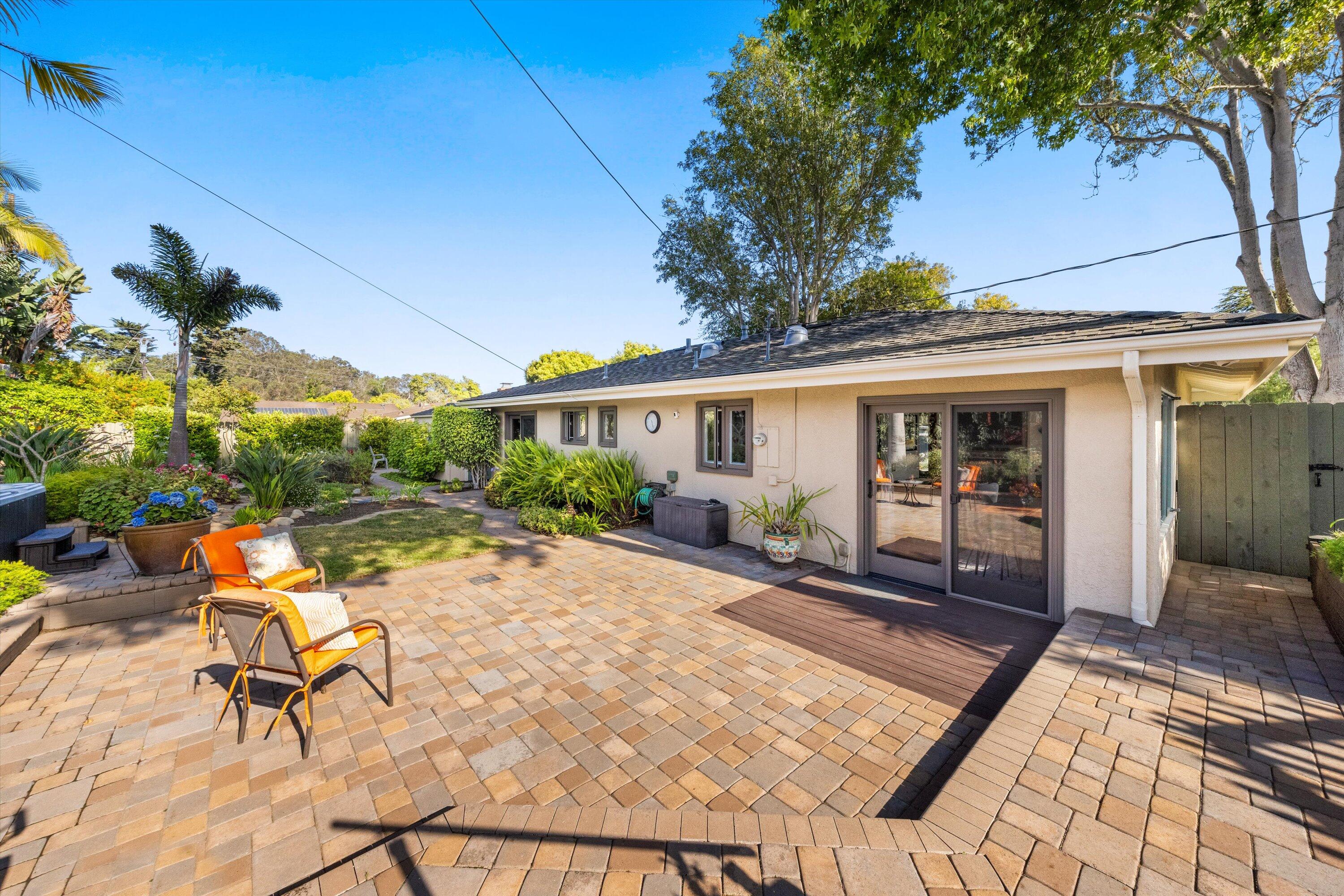 320 Santa Monica Way