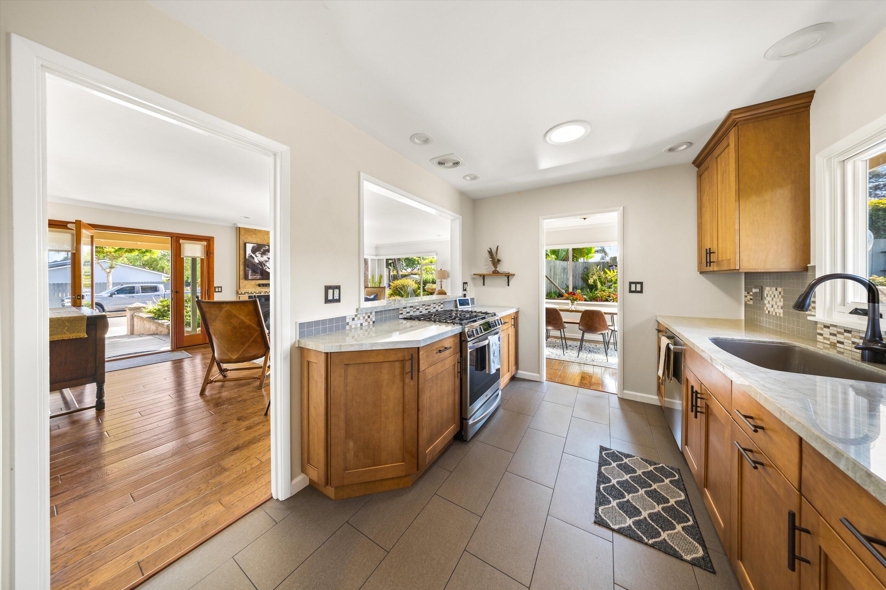 320 Santa Monica Way