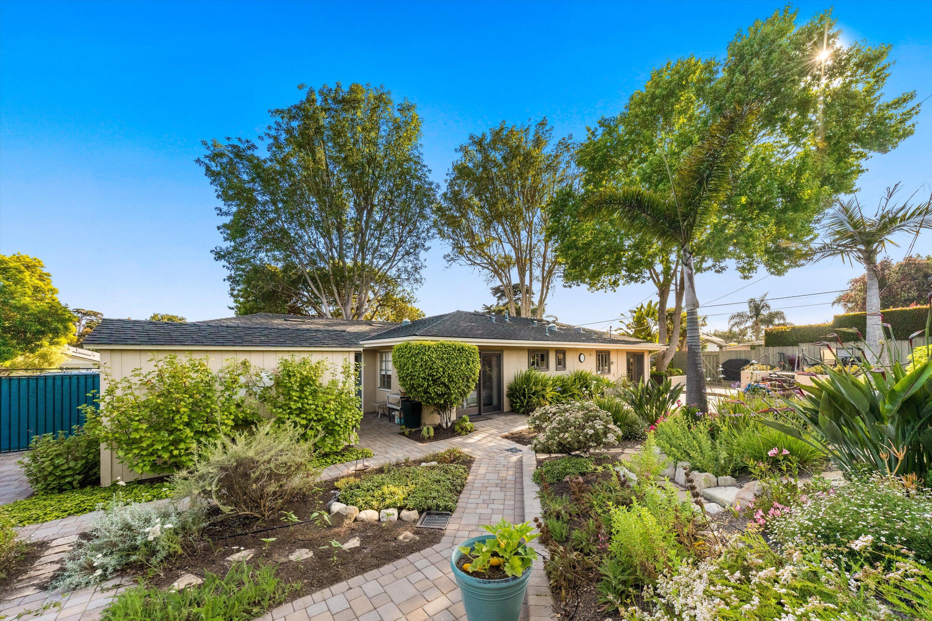 320 Santa Monica Way