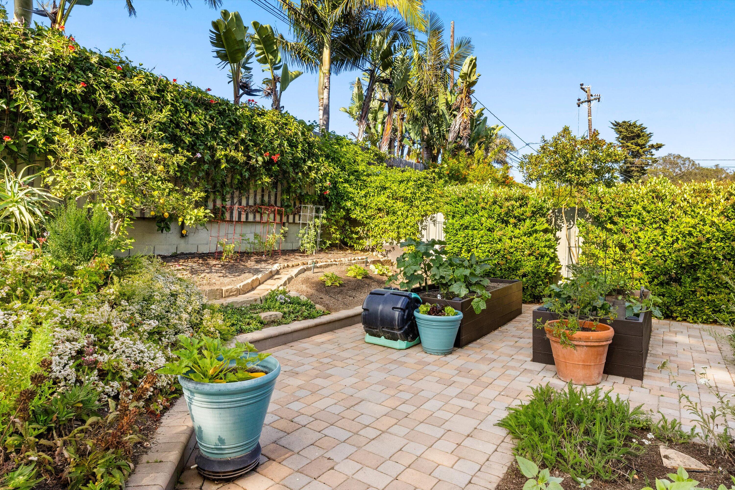 320 Santa Monica Way