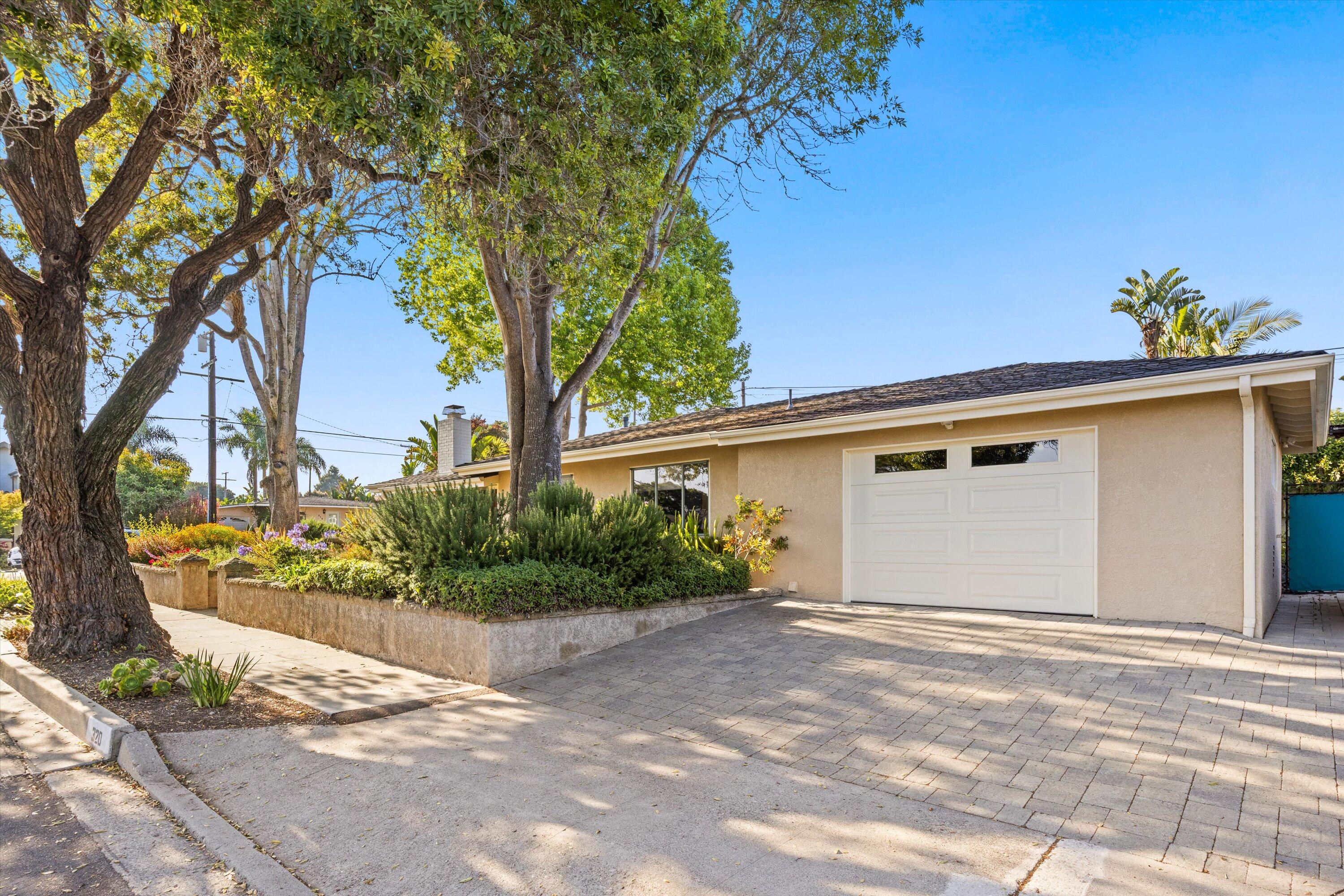 320 Santa Monica Way