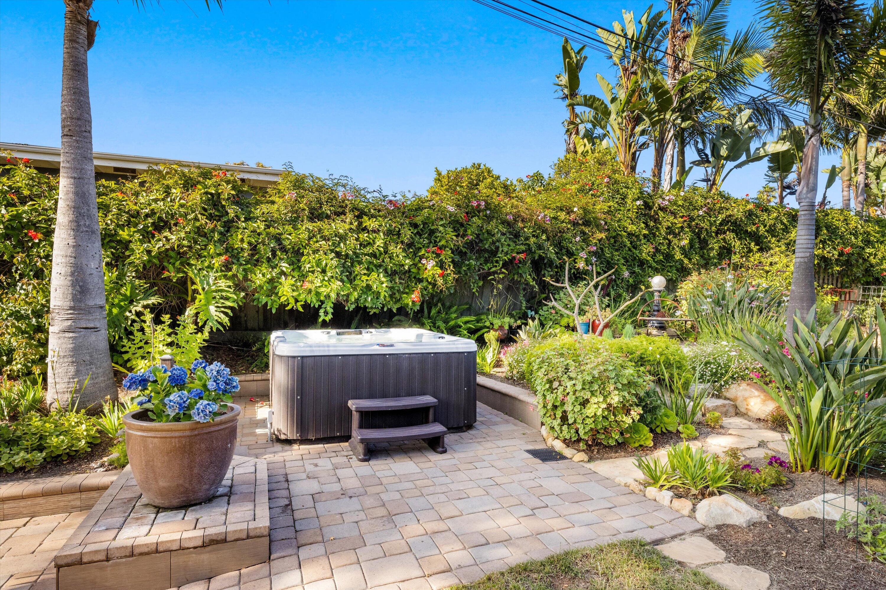 320 Santa Monica Way