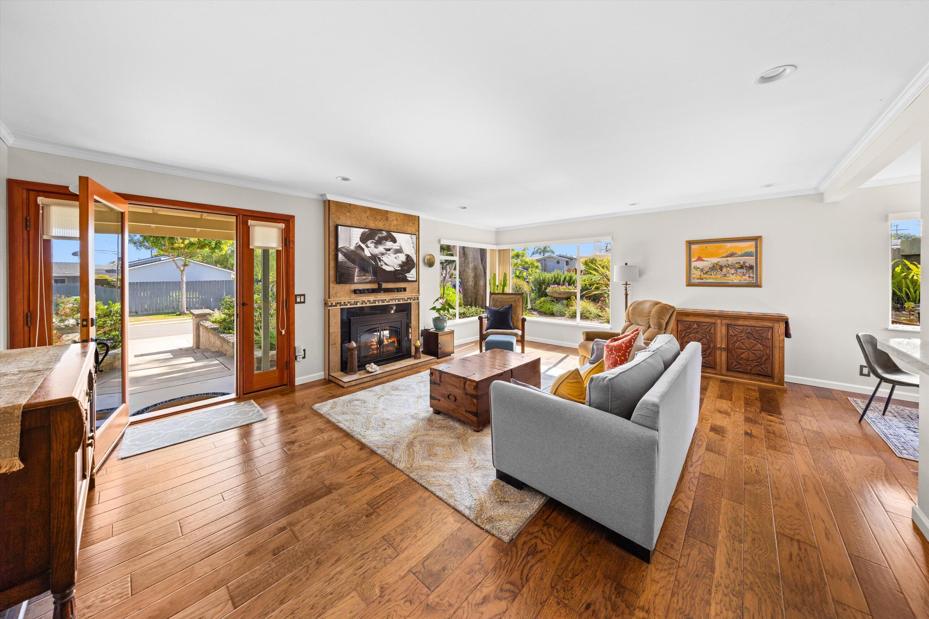 320 Santa Monica Way