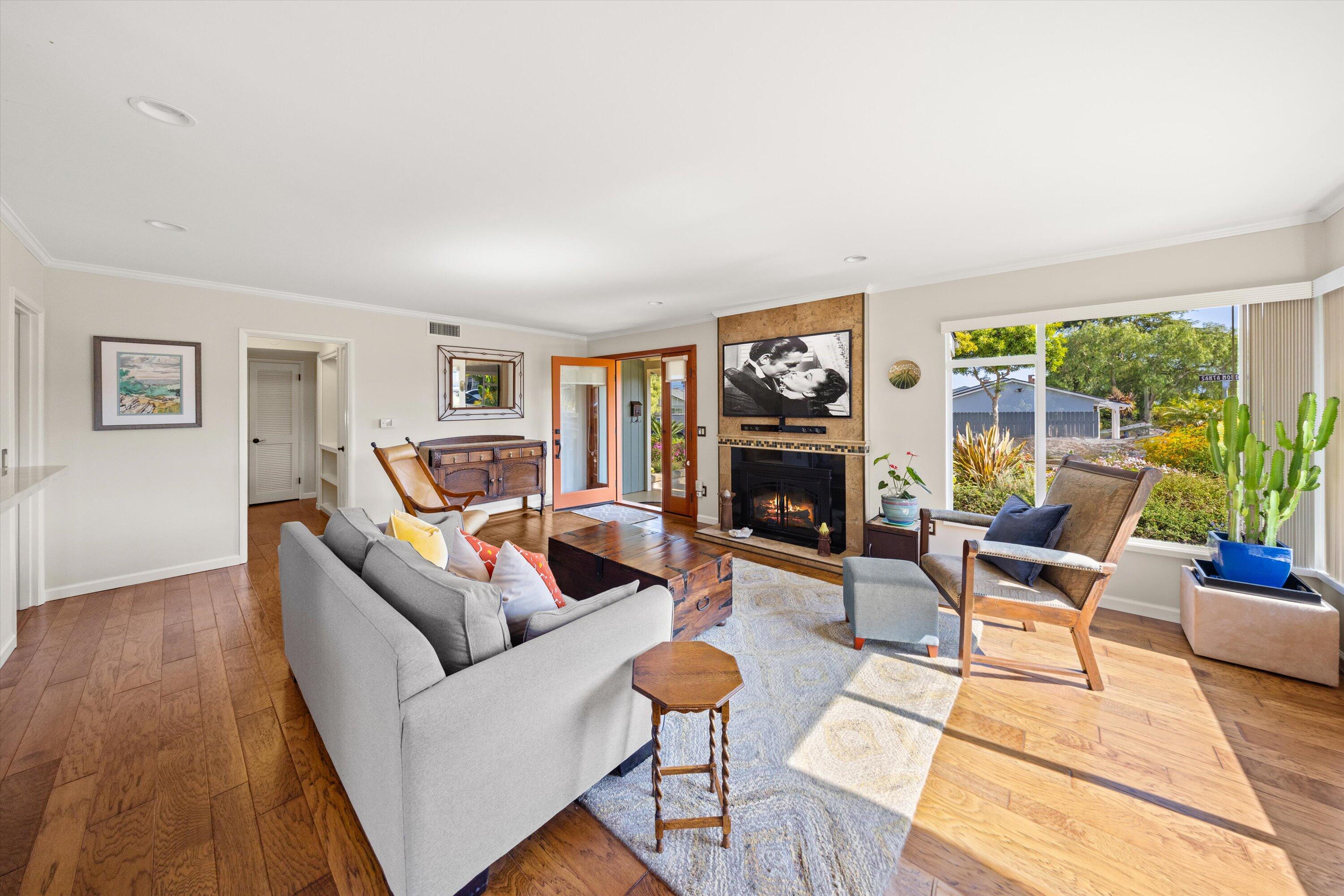 320 Santa Monica Way