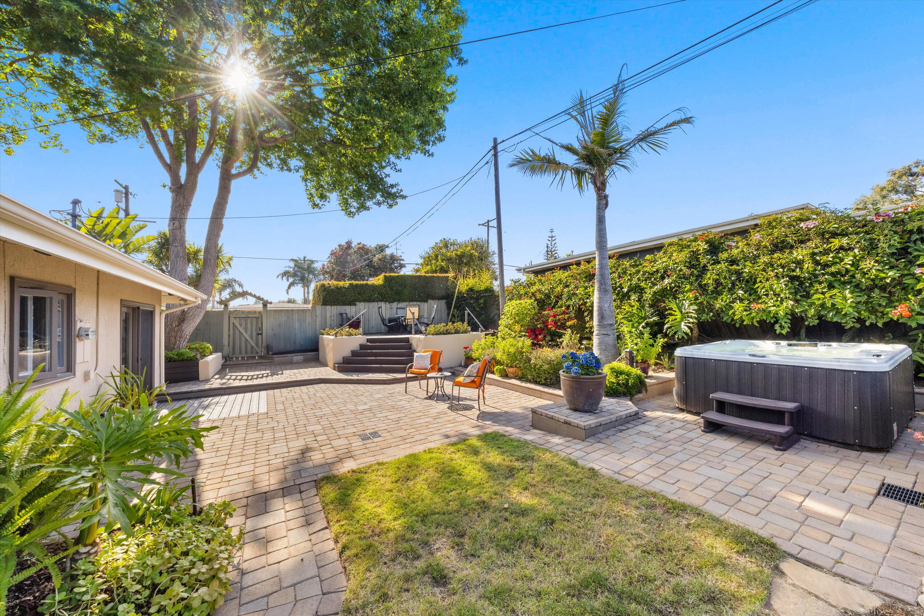 320 Santa Monica Way