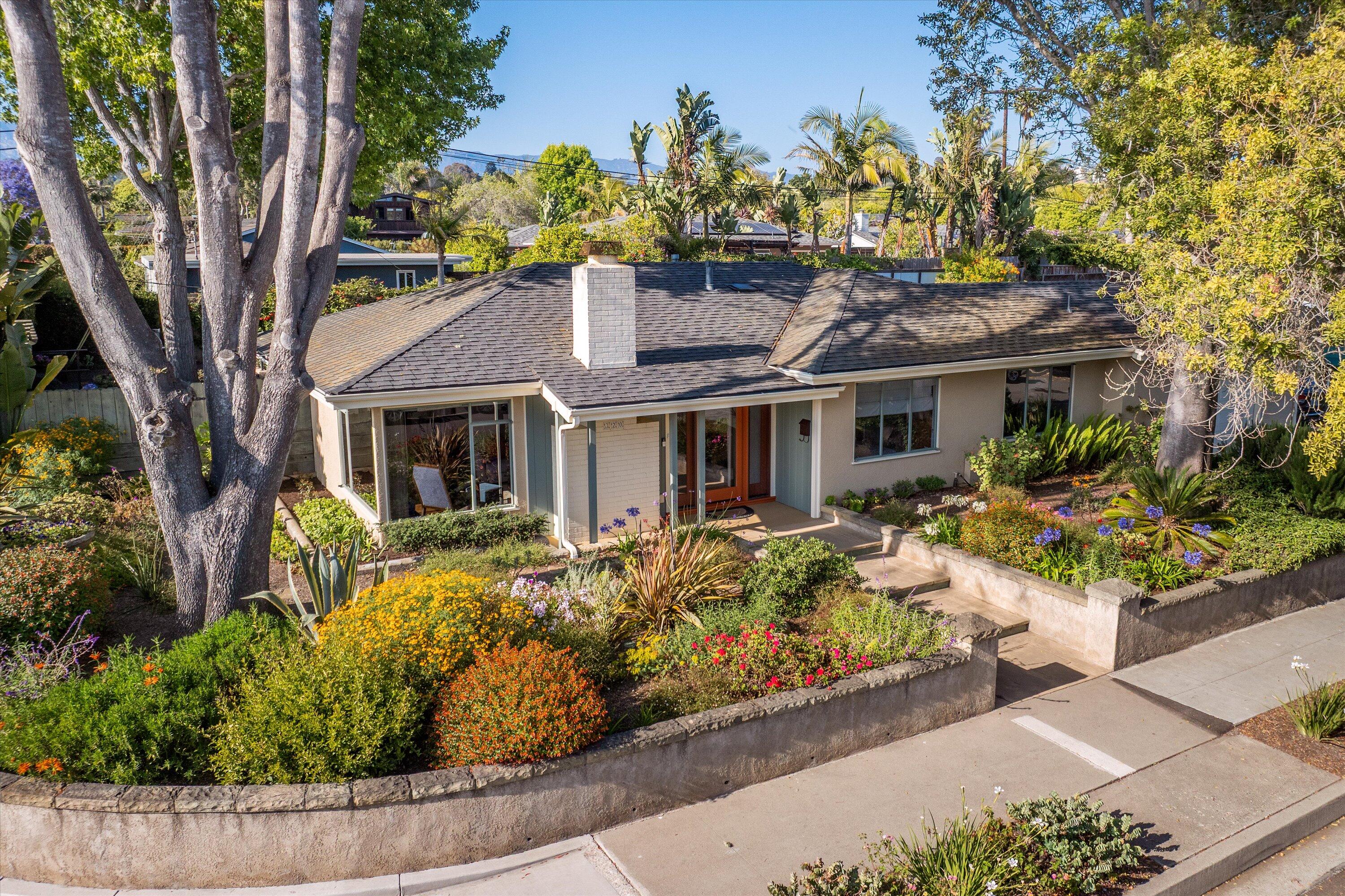 320 Santa Monica Way