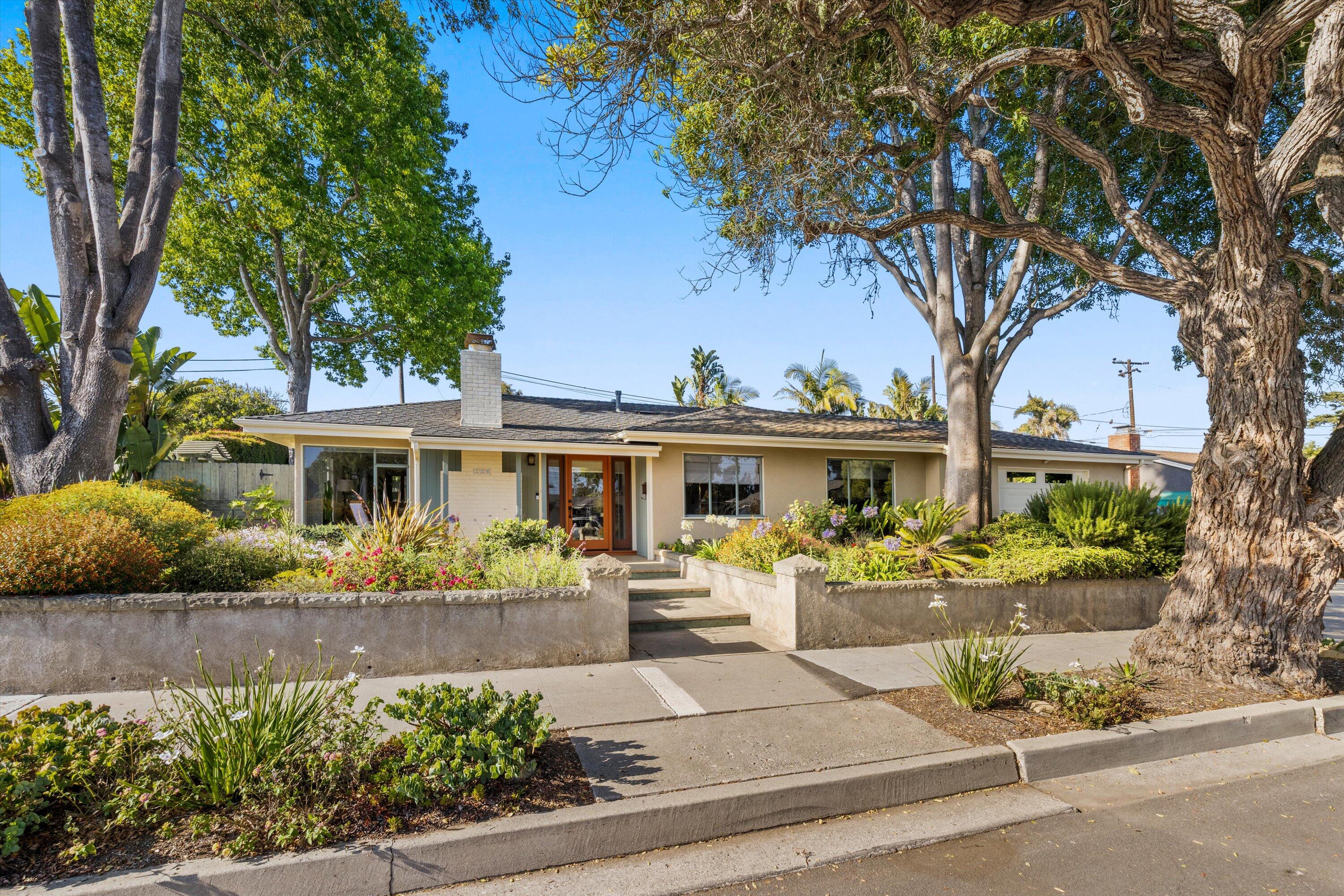 320 Santa Monica Way
