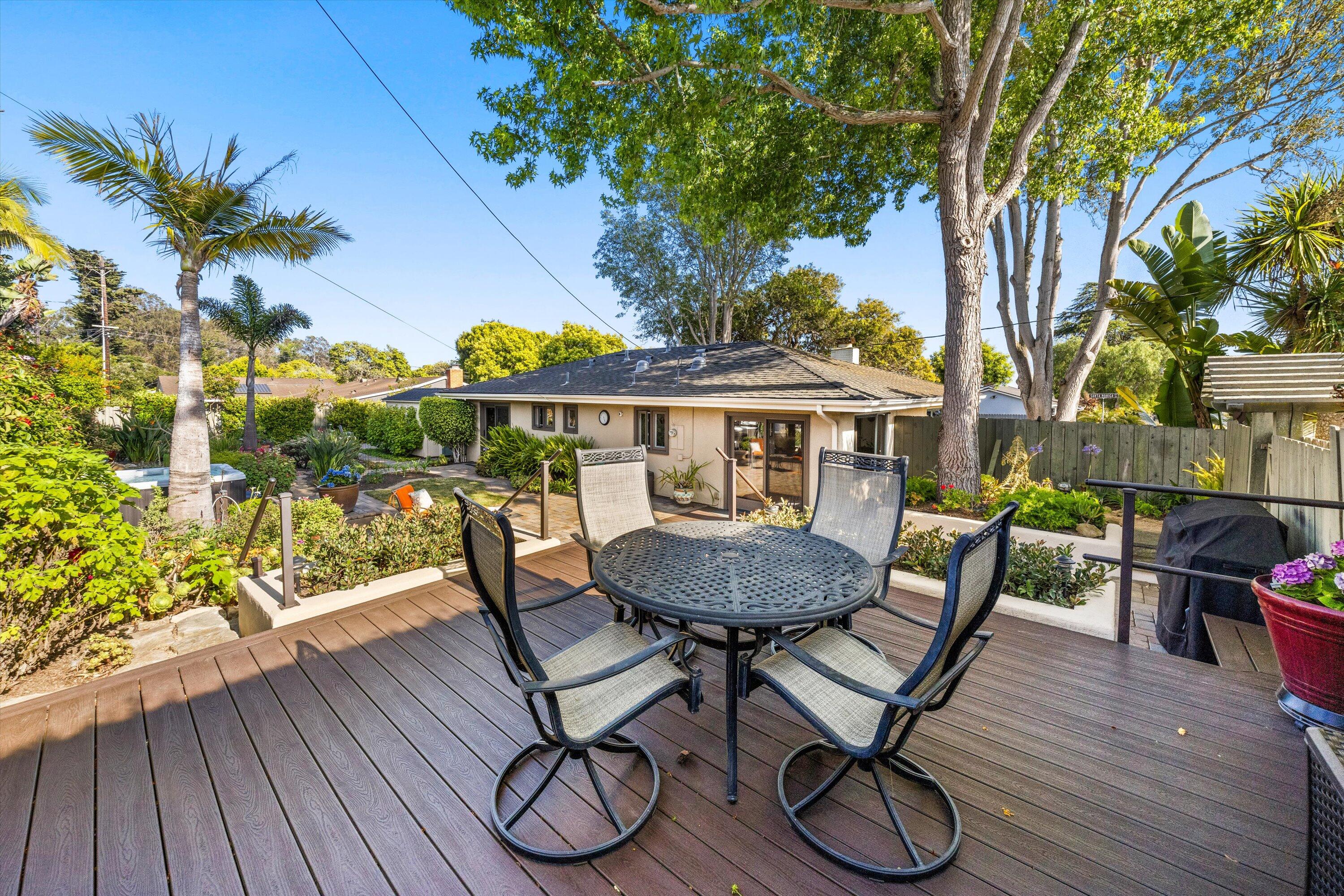 320 Santa Monica Way