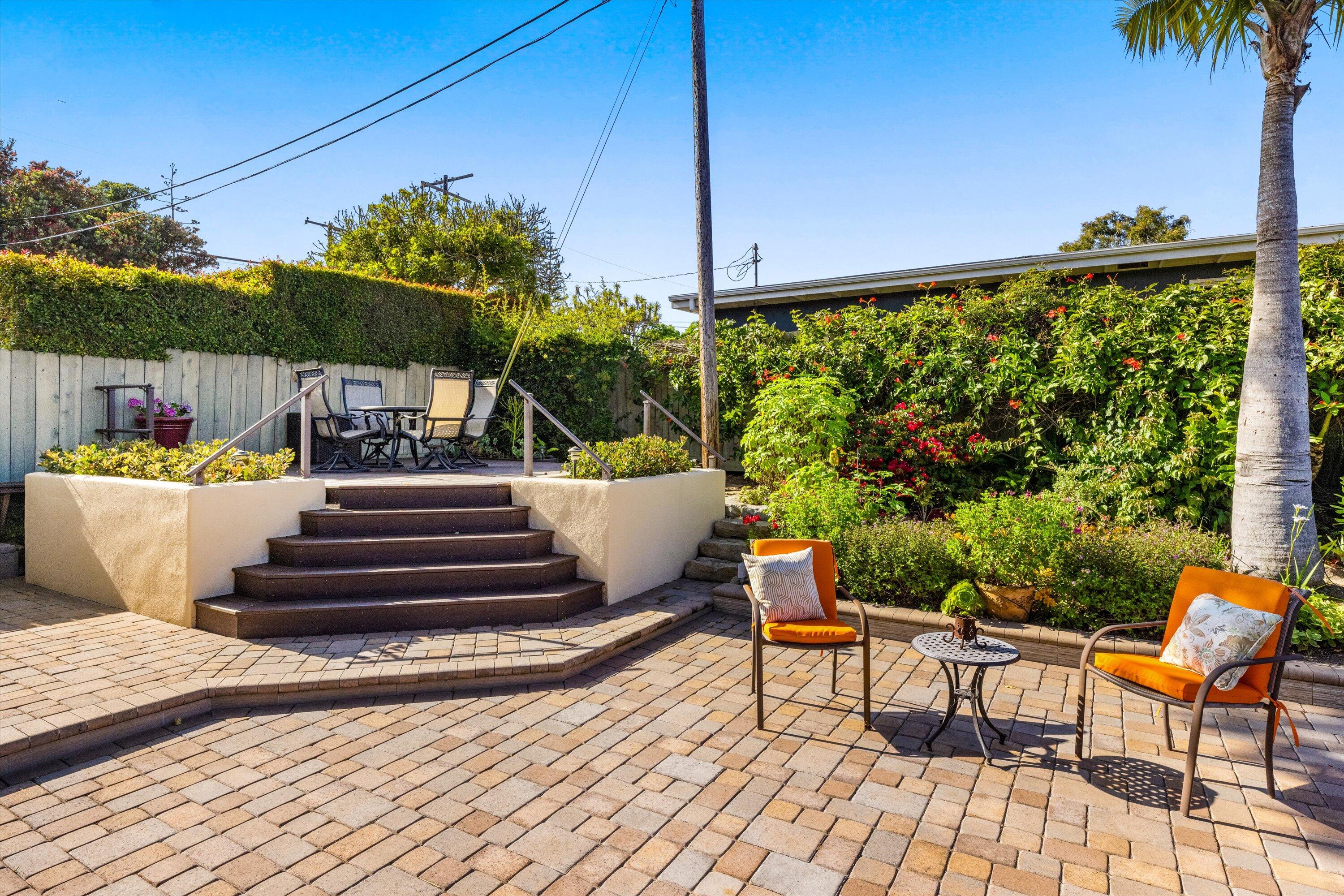 320 Santa Monica Way
