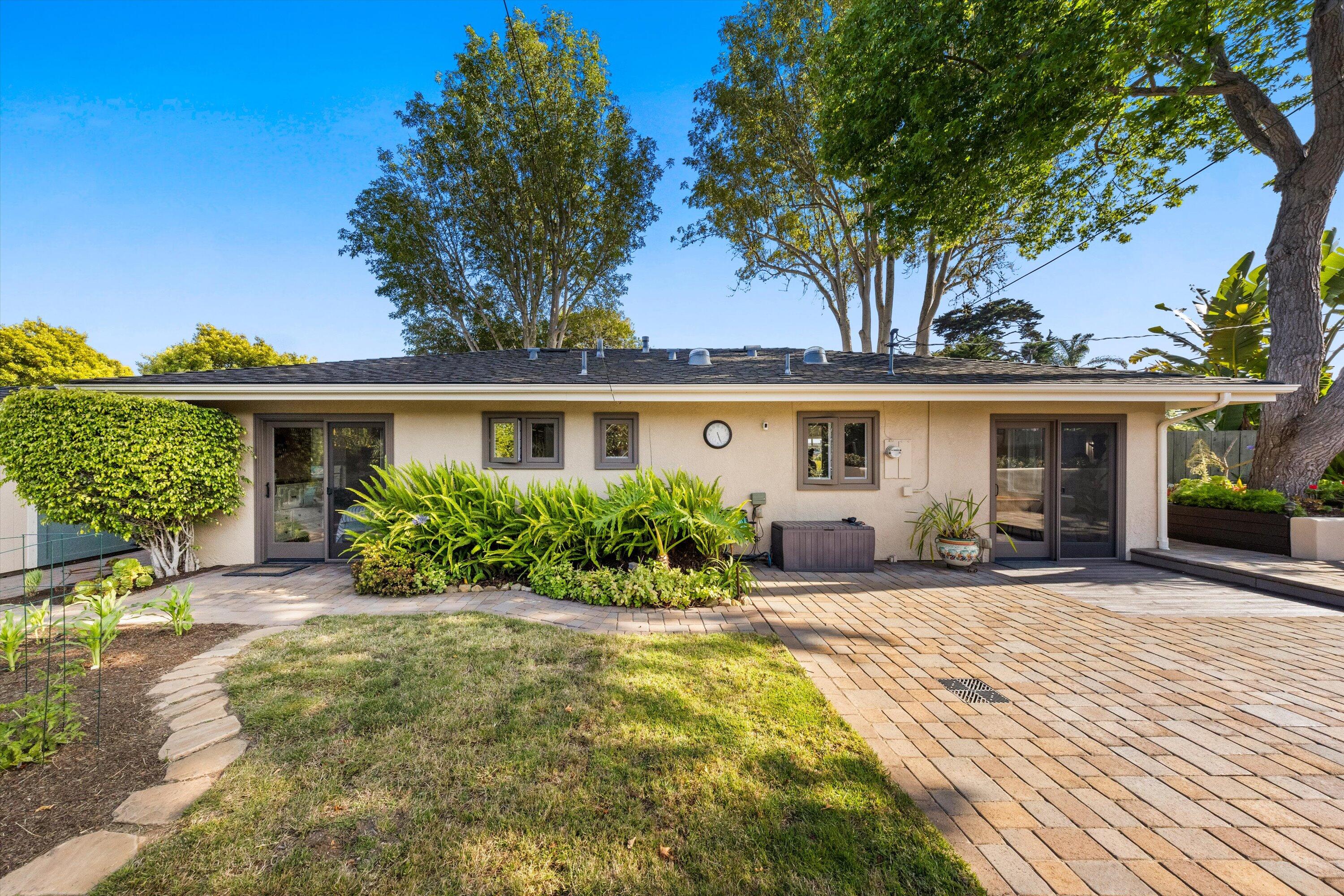 320 Santa Monica Way