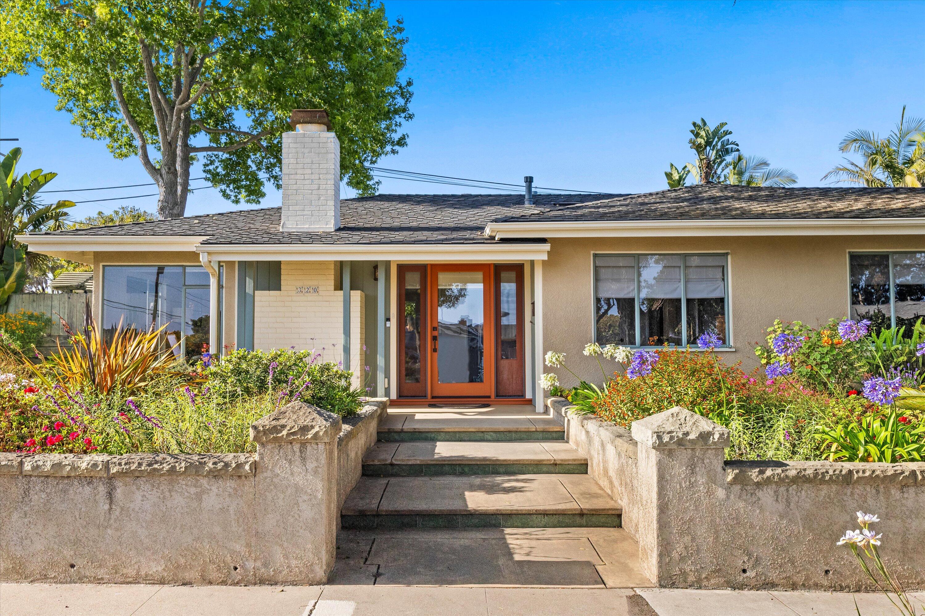 320 Santa Monica Way
