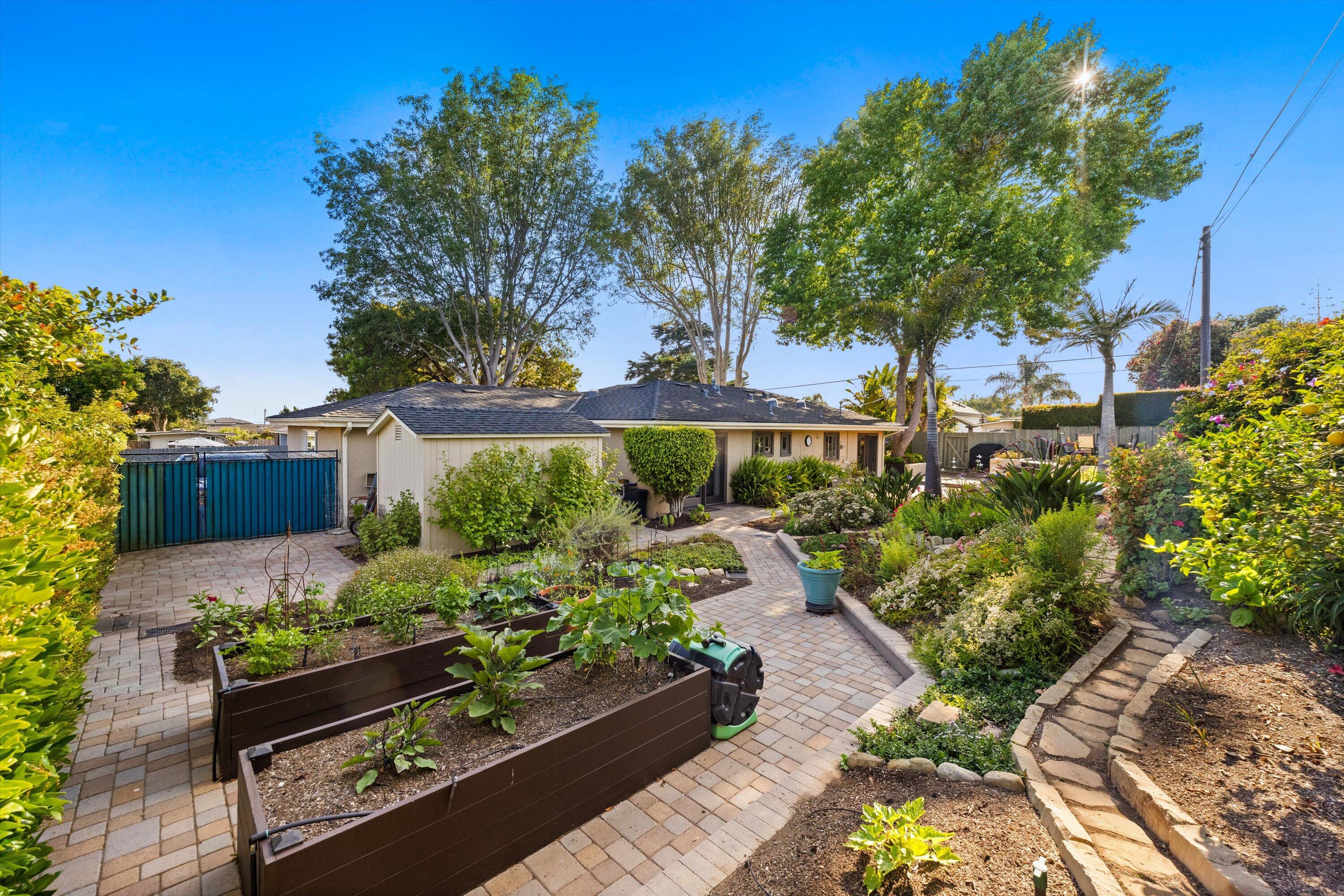 320 Santa Monica Way