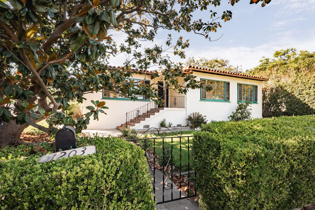 1203 Diana Lane
