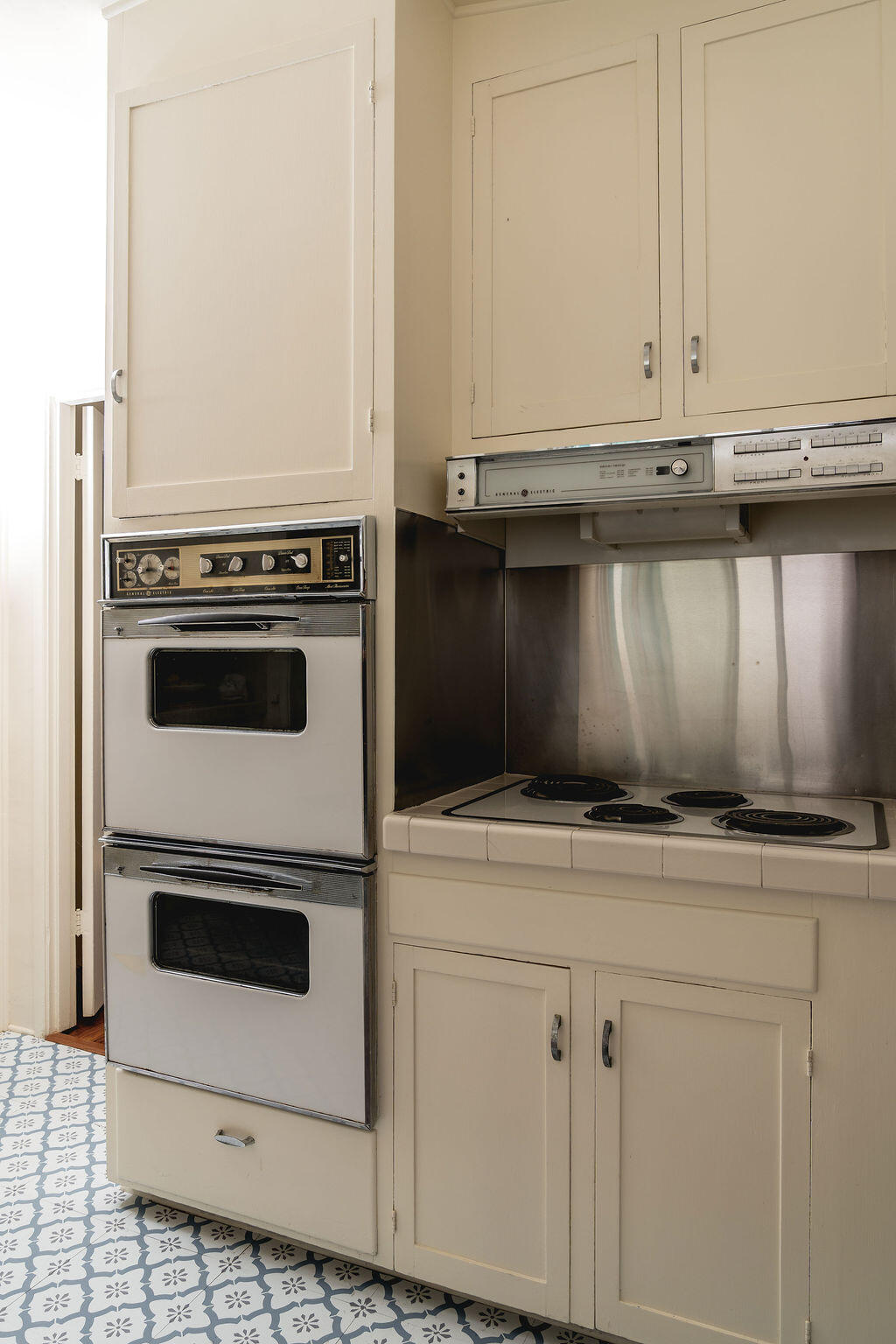 1203 Diana Lane